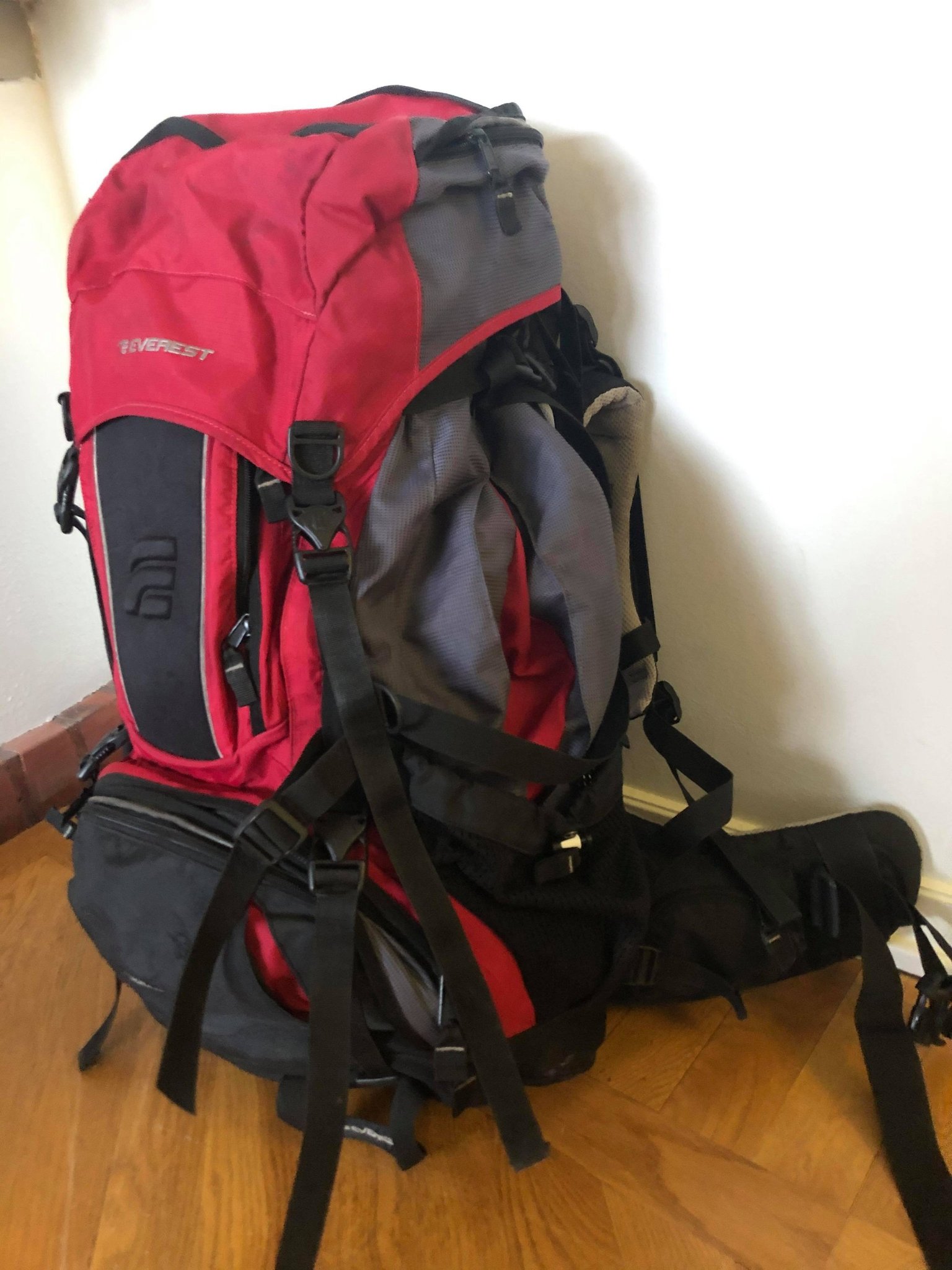 Röd ryggsäck, 55 liter, Everest Röd ryggsäck, 55 liter, Everest
