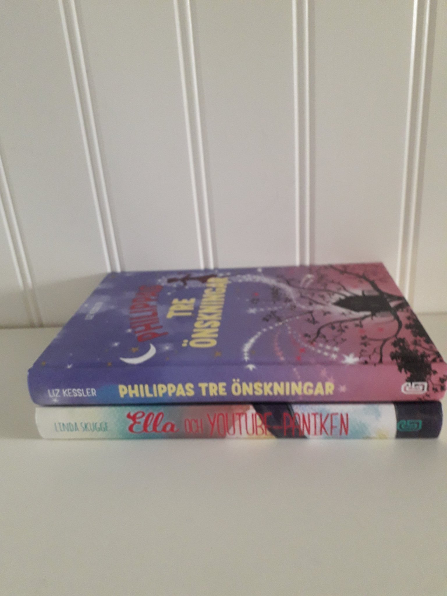 Se produkter som liknar Två tonårsböcker på Tradera (616544549)