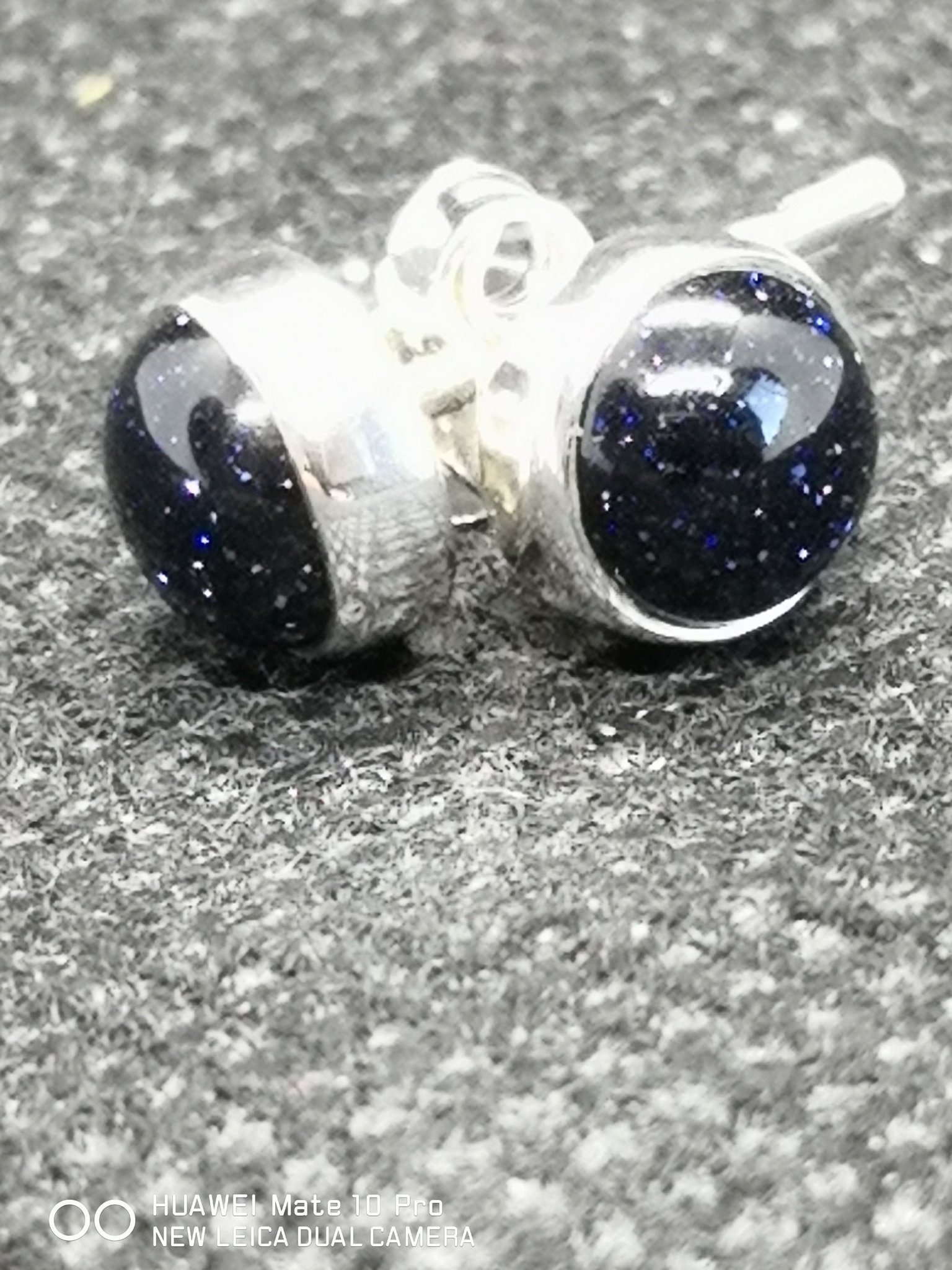 sommarpriser på STIFT ÖRHÄNGEN BLUE GOLD STONE 7mm cabochon ~ Silver