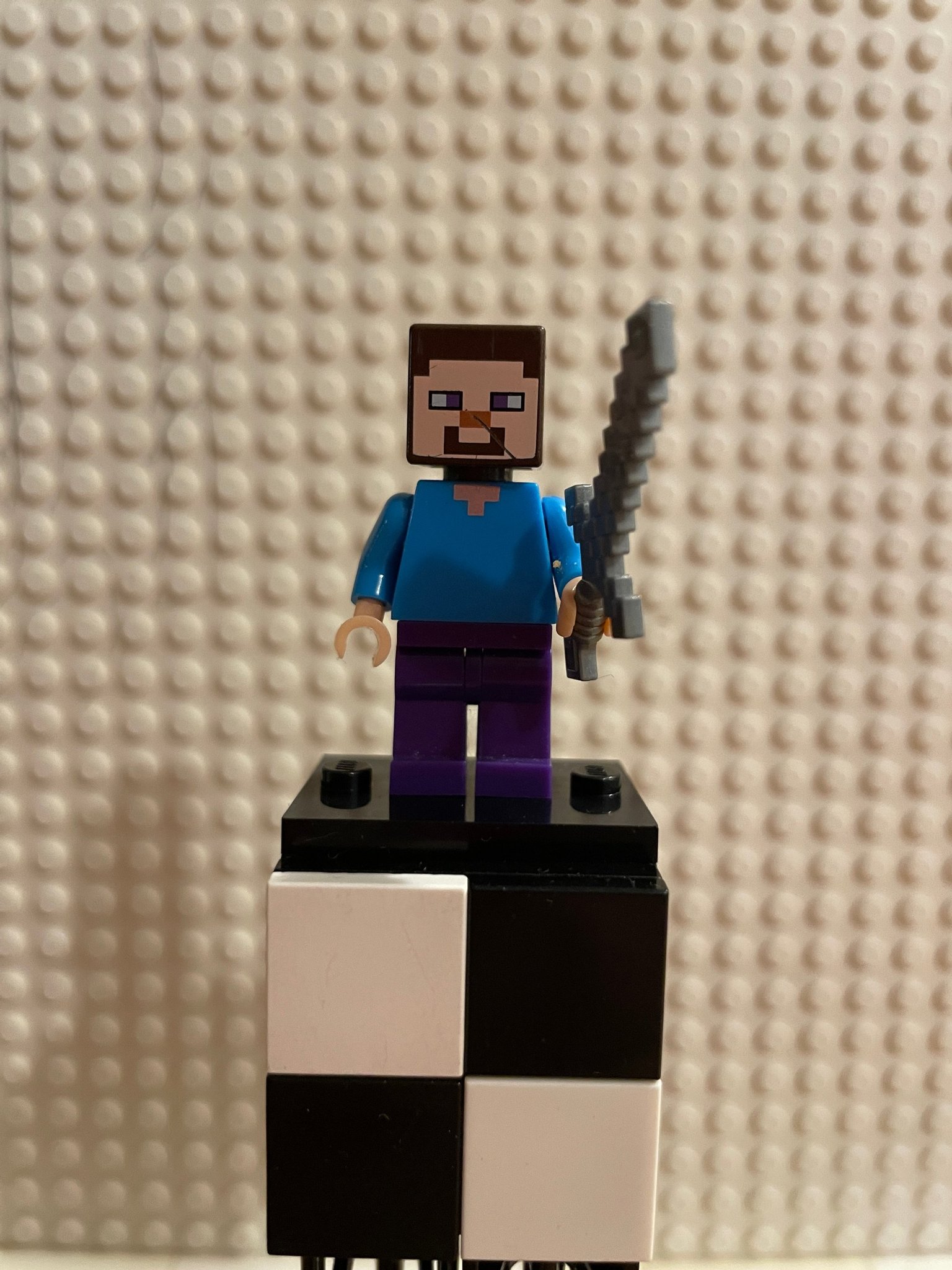LEGO Minecraft – Steve (Light Nougat) Dark Purple Legs (MIN009)