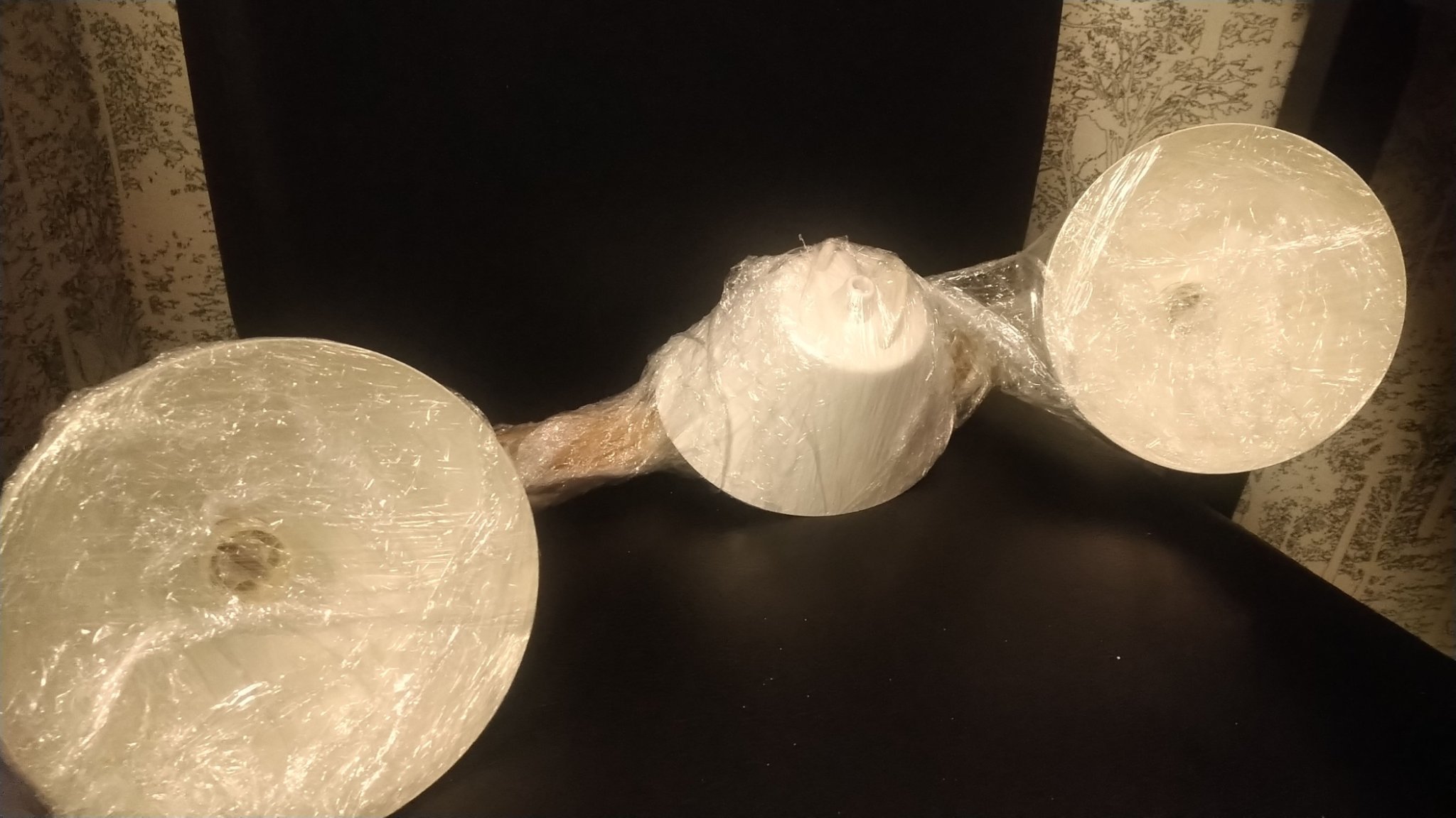 Takpendel/ Lampa Vit/Oljad Ek från Eklunds Metall . Dubbla kupor