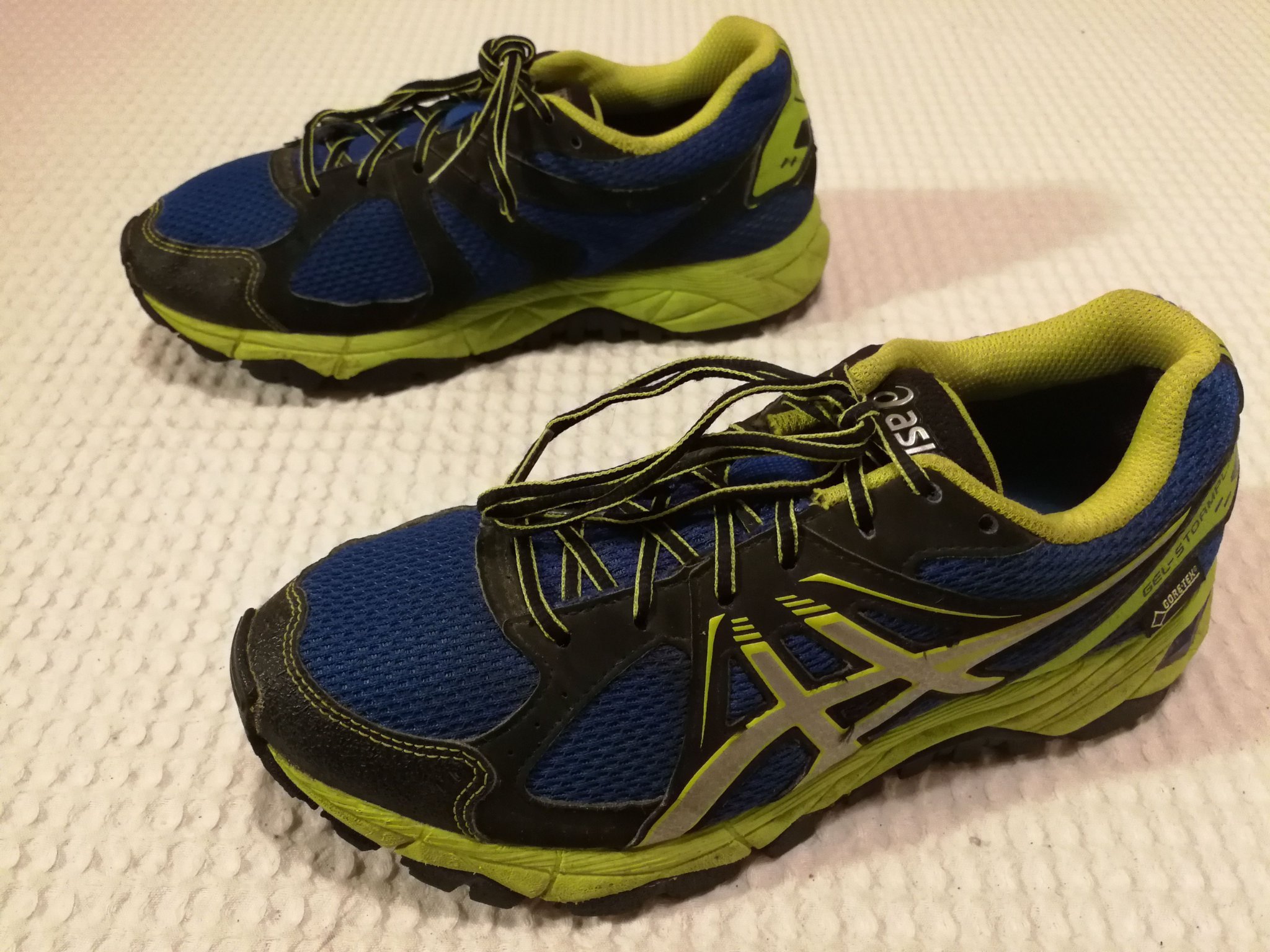asics gel stormplay