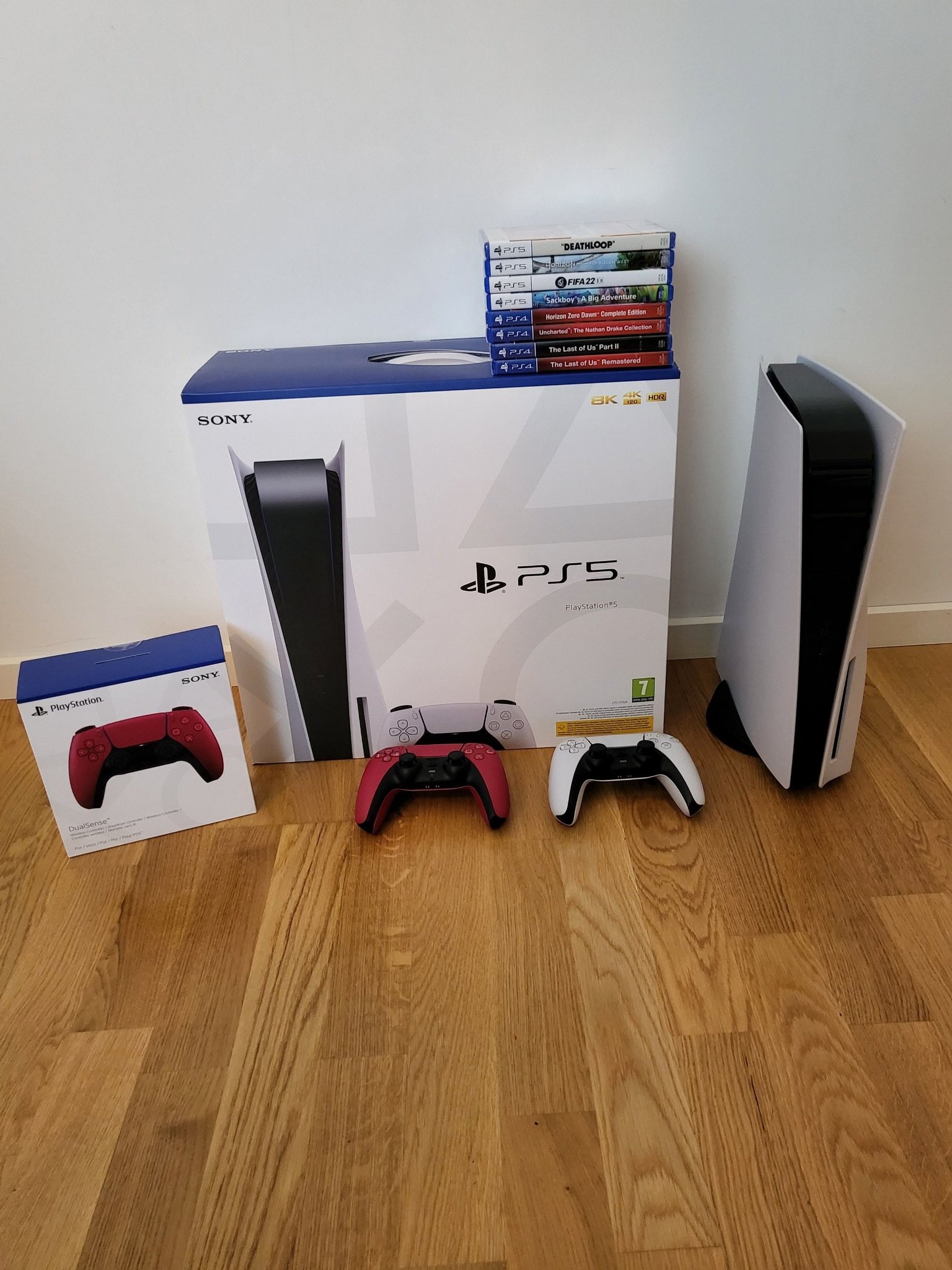 Ps5 köpt 25 maj, 2 Handkontroller och 8 spel Köp på Tradera (545312429)