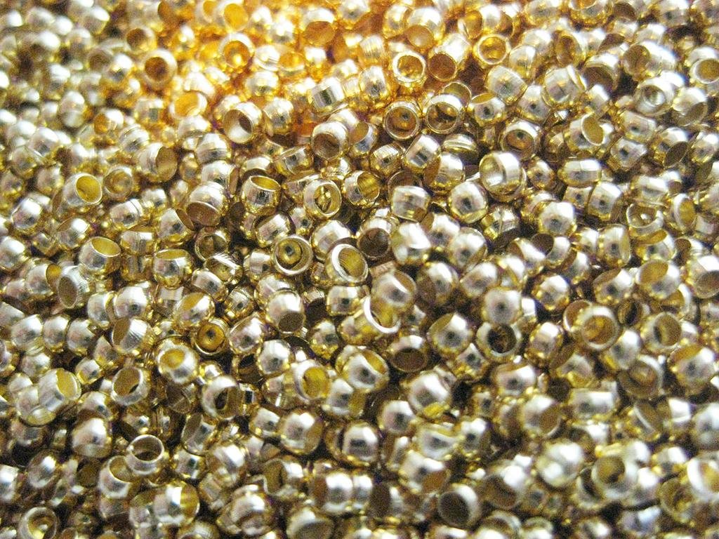 1000 guldfärgade klämpärlor, 2 mm