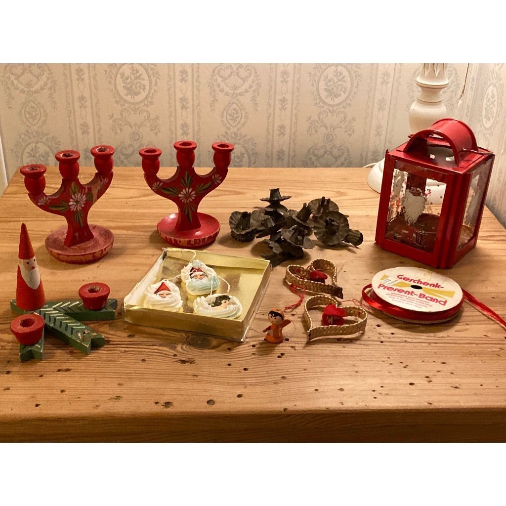 Se produkter som liknar Ett paket med antikt julpynt på Tradera (616784266)