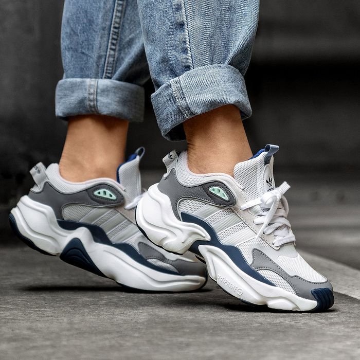 adidas chunky sneakers dam