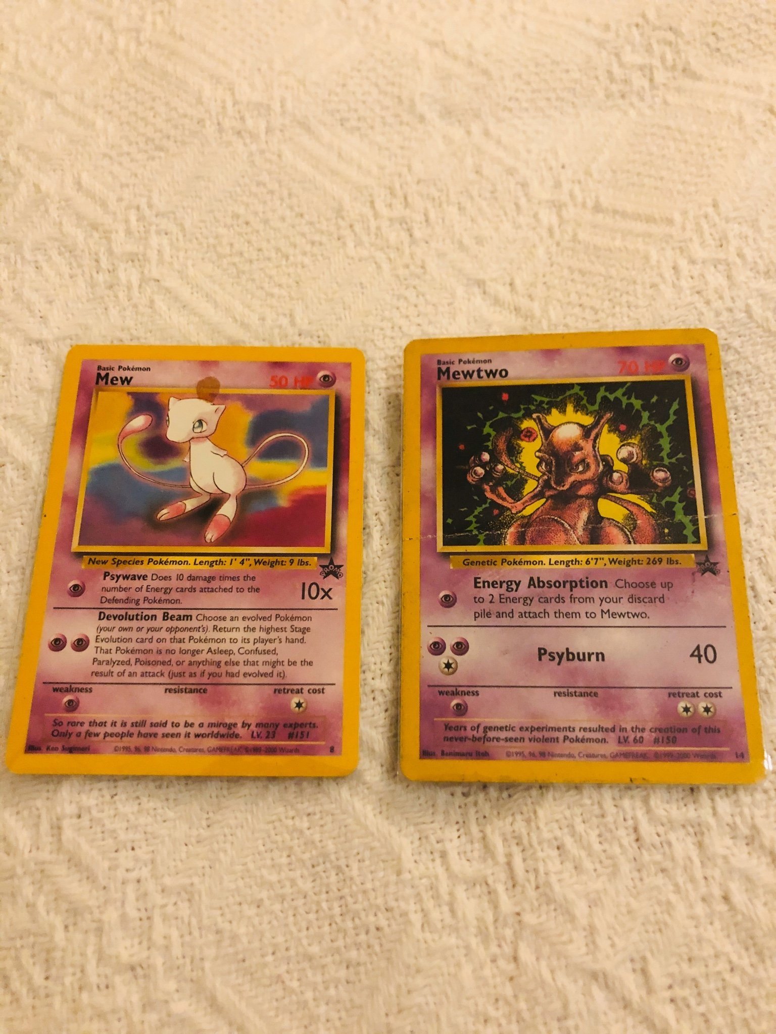 Mew och Mewtwo promo pokemonkort