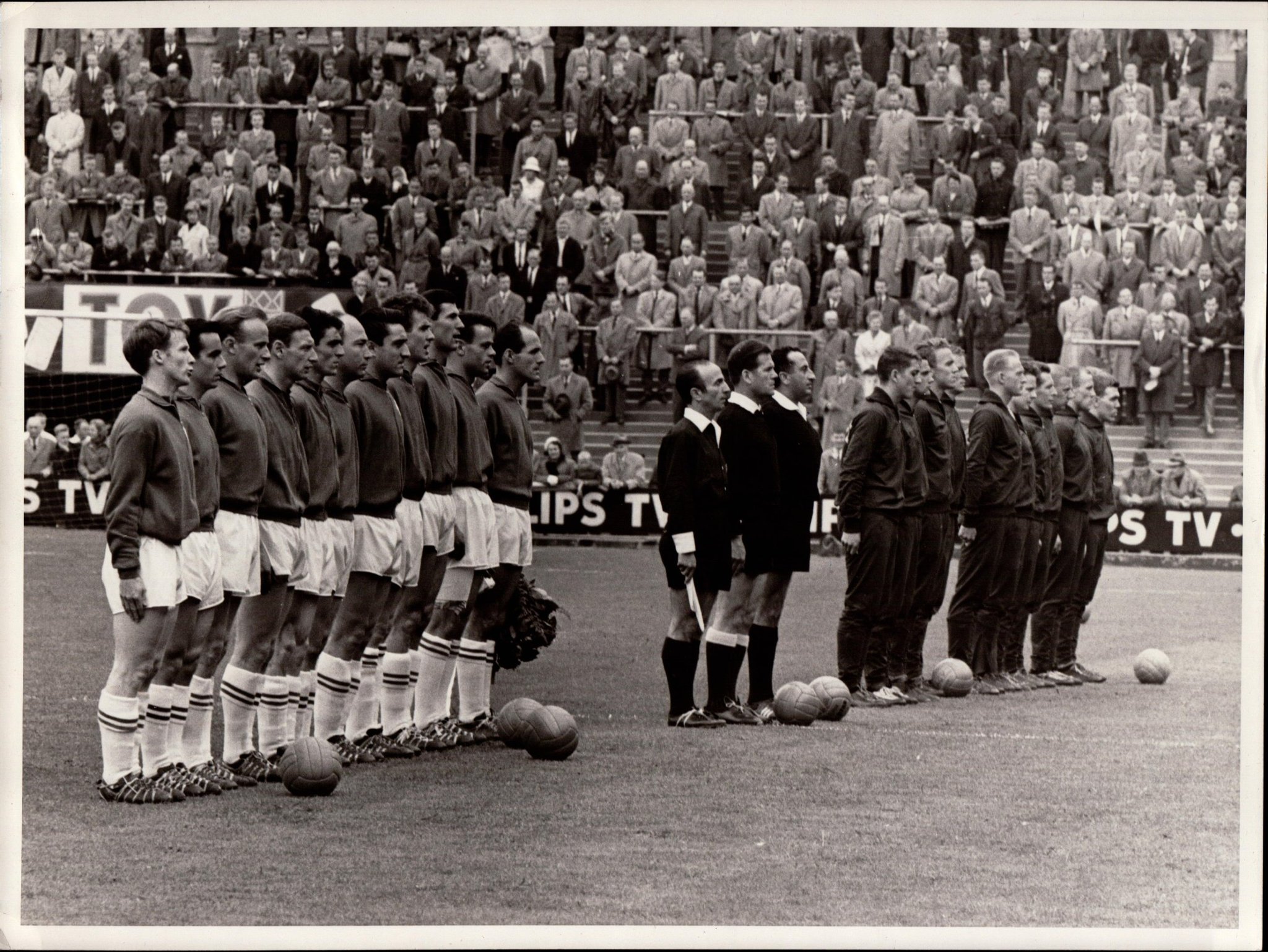 Pressfoto original. Schweiz Sverige 1961. Lag.. Köp på Tradera