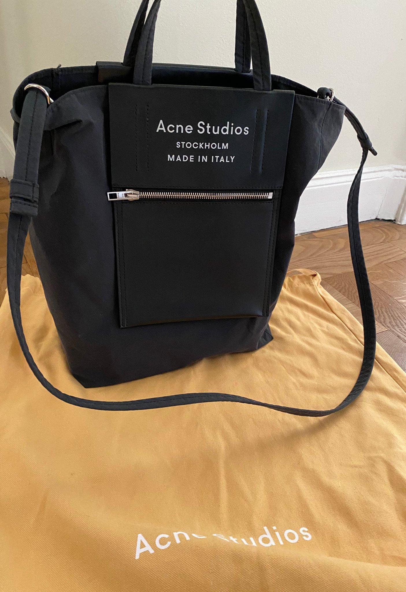 ACNE STUDIOS Medium tote bag (412656739) ᐈ Köp på Tradera