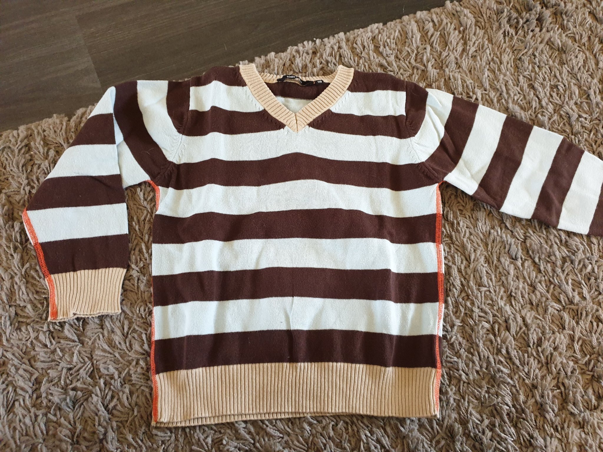 Stickad tröja 110