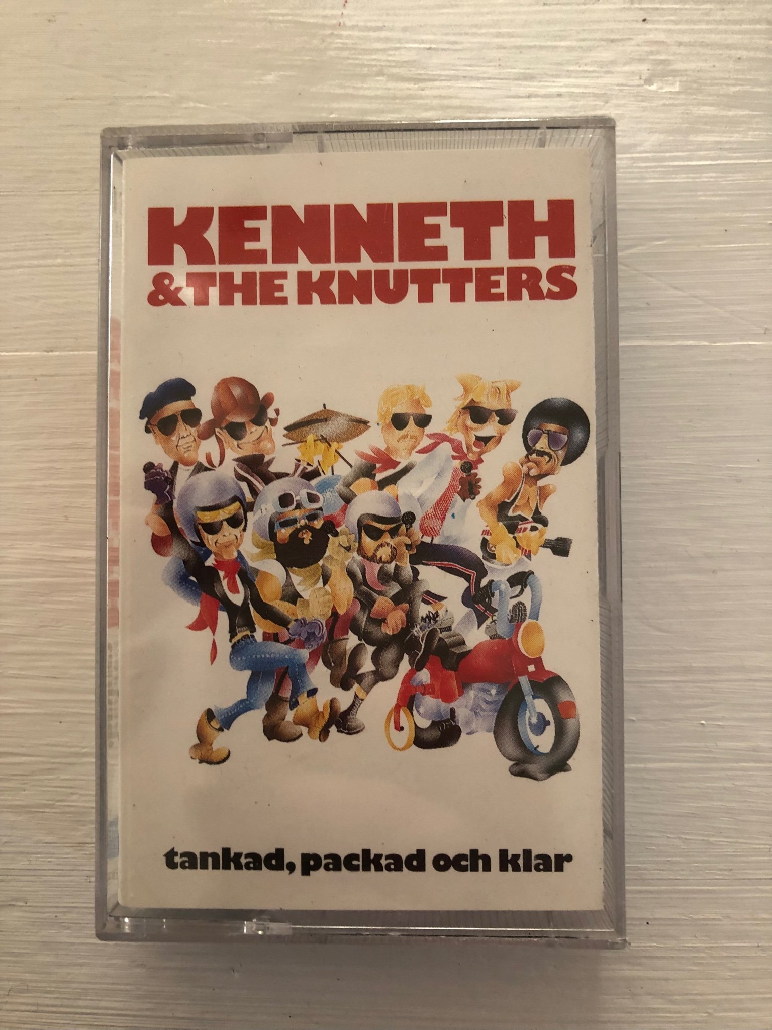 Se produkter som liknar and the Knutters •••K.. på Tradera