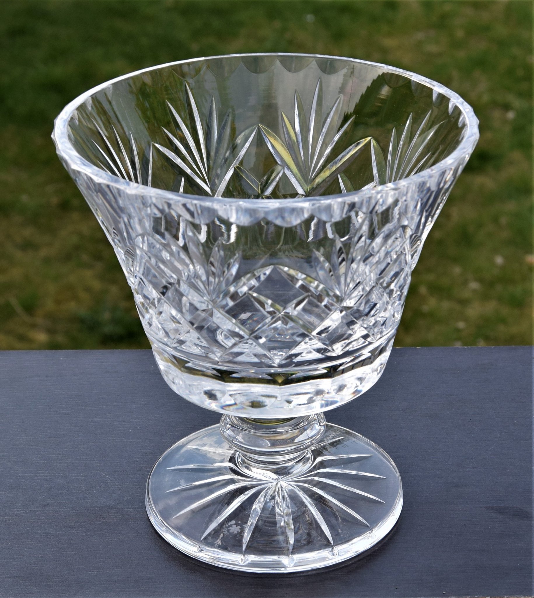 MAGNIFIK FRUKTSKÅL 1,8 kg handslipad signerad helkristall Cavan Crystal oanvänd