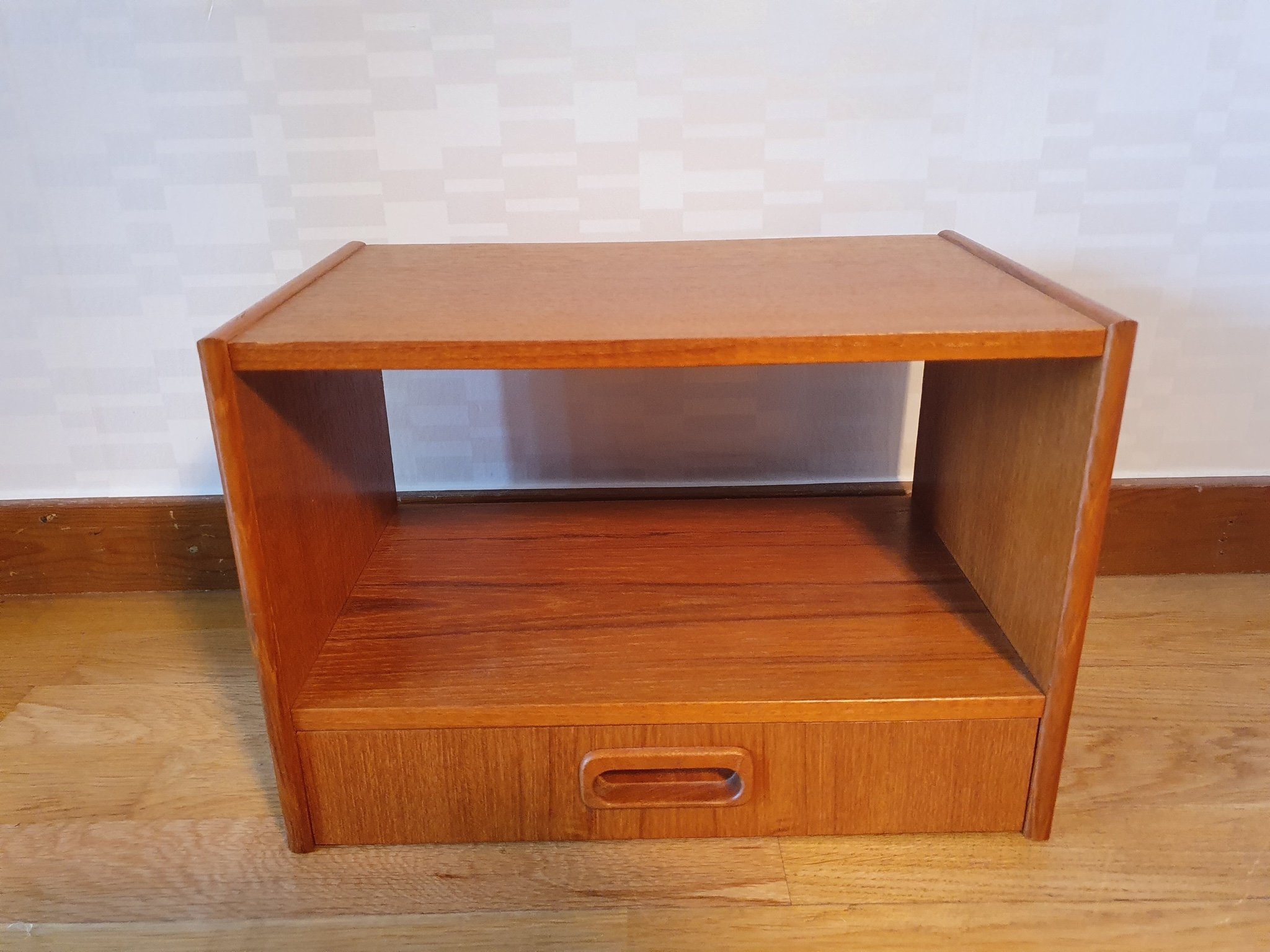 RETRO TEAK SÄNGBORD HYLLA/ TELEFONHYLLA LÅDA. LÅGT UTROP! 50/60-TAL.