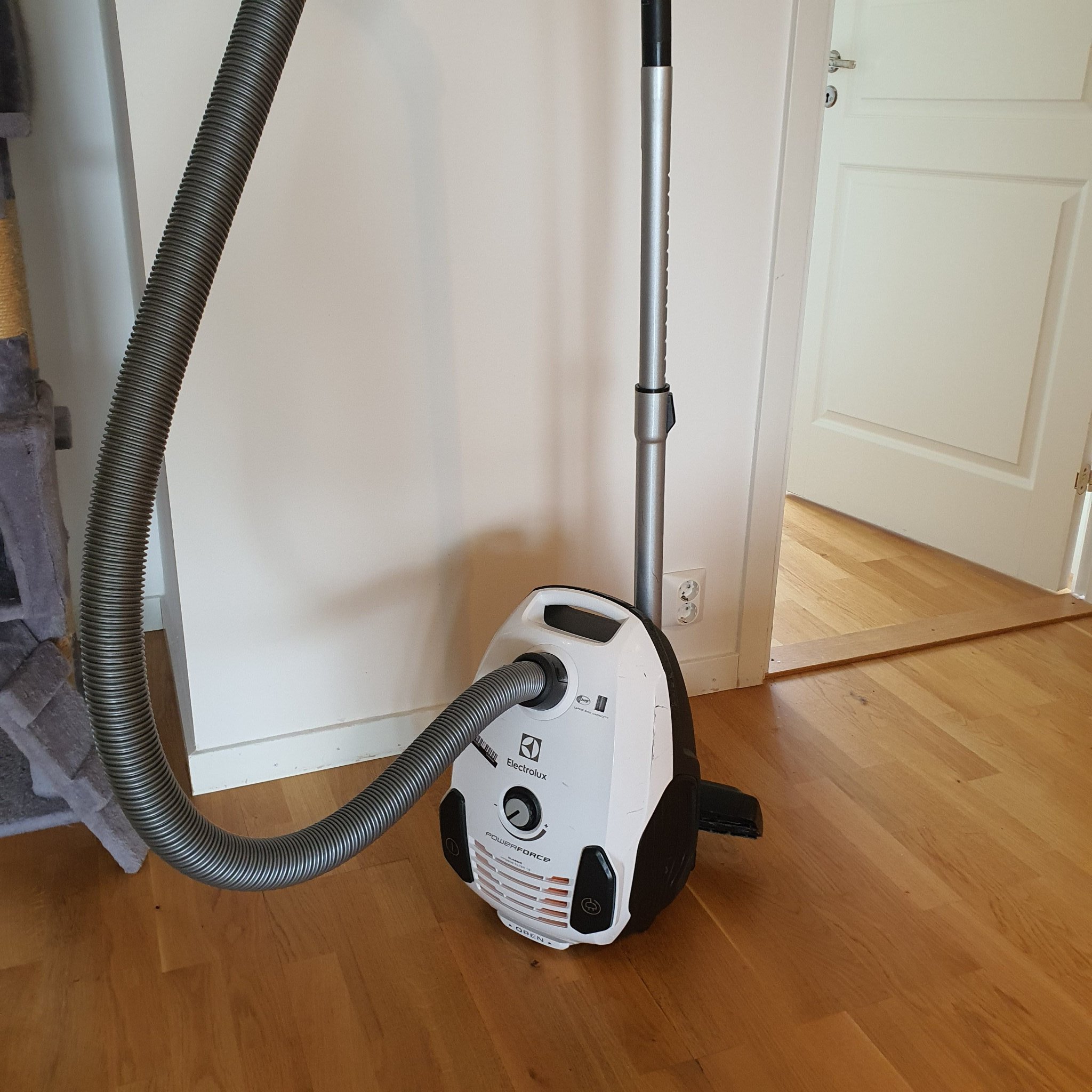 Dammsugare Electrolux PowerForce (418381688) ᐈ Köp på Tradera Dammsugare Electrolux PowerForce (418381688) ᐈ Köp på Tradera
