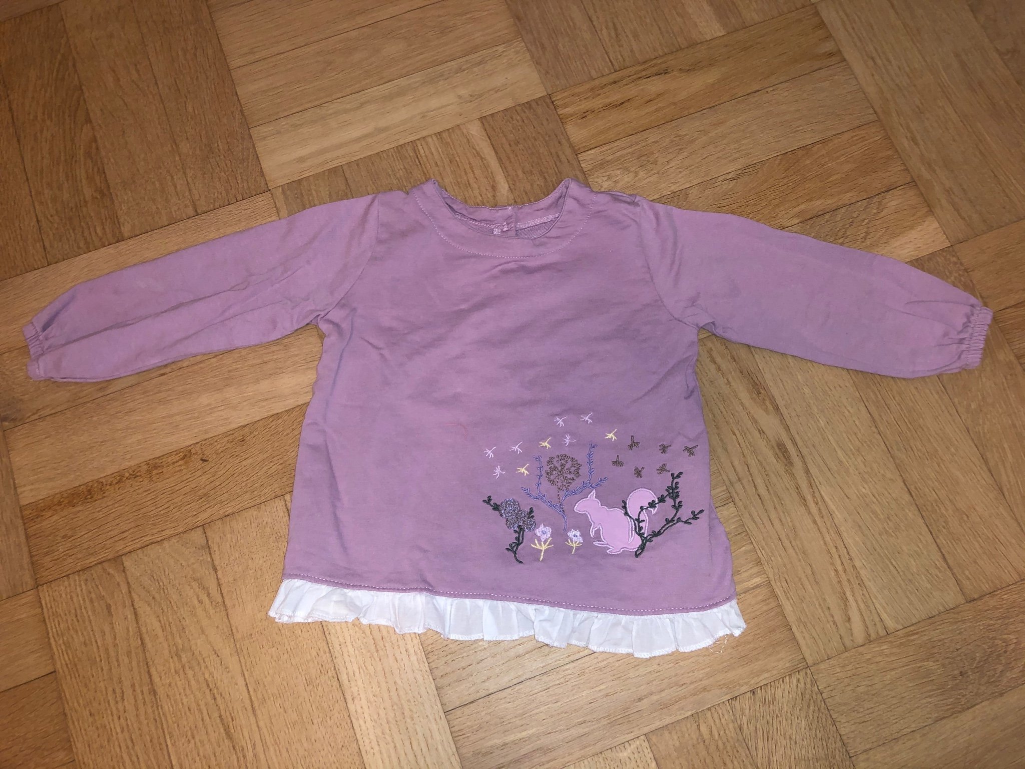Lila tröja med spets stl 80 Lila tröja med spets stl 80