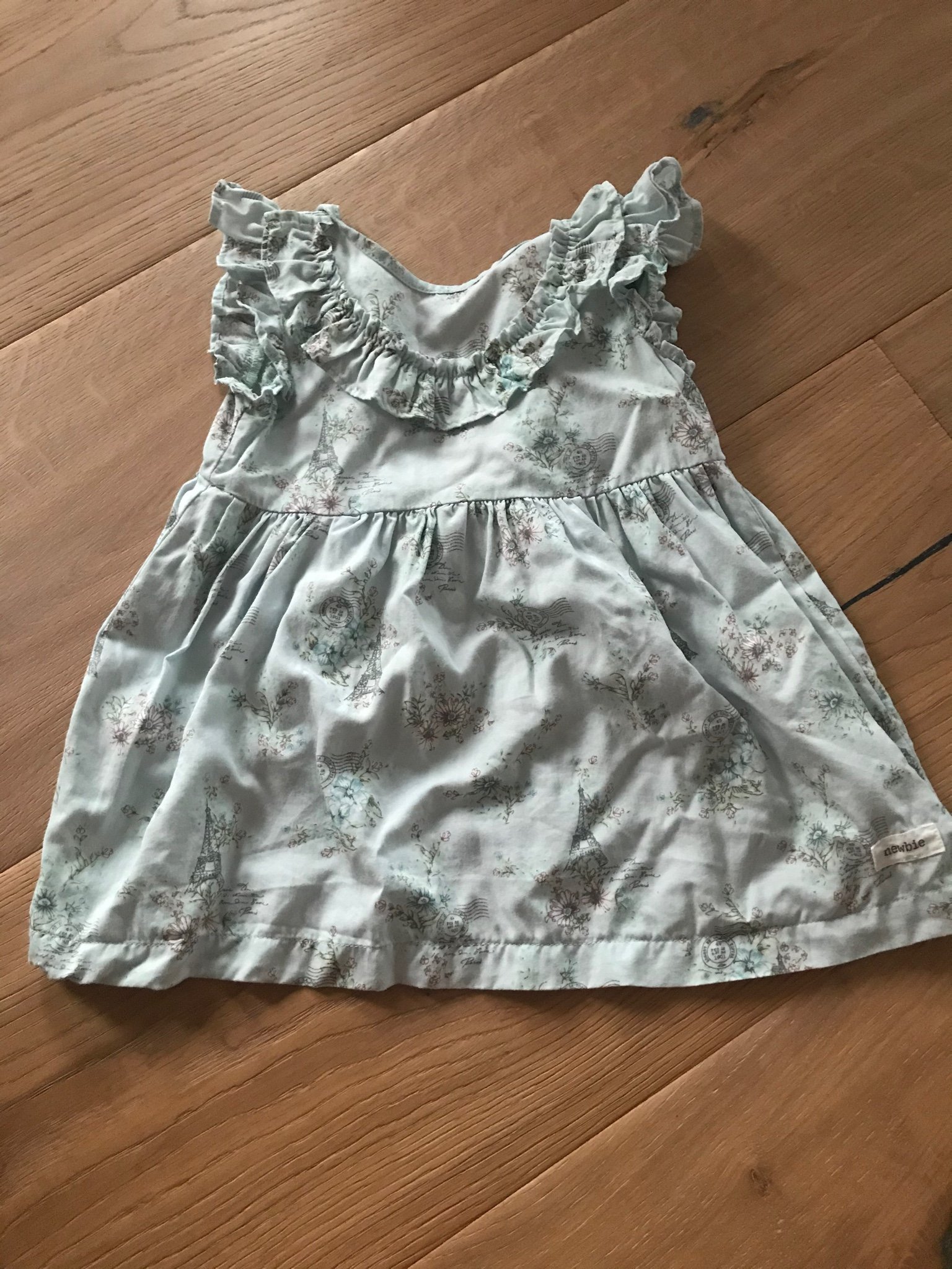 Newbie klänning med paristryck strl 86