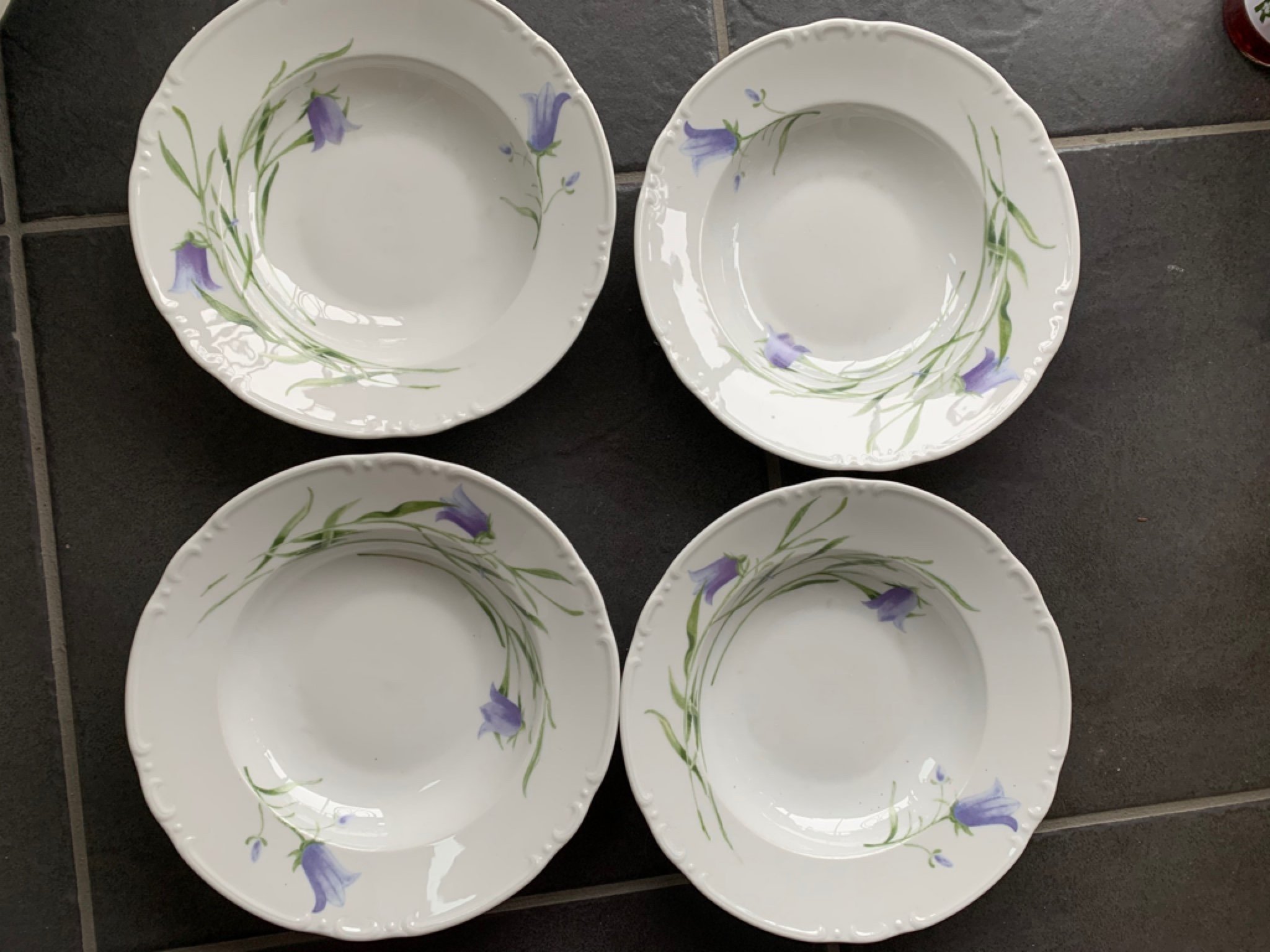 BLÅKLOCKAN DUKA - 4 st djupa TALLRIKAR - dia 21 cm - utmärkt skick