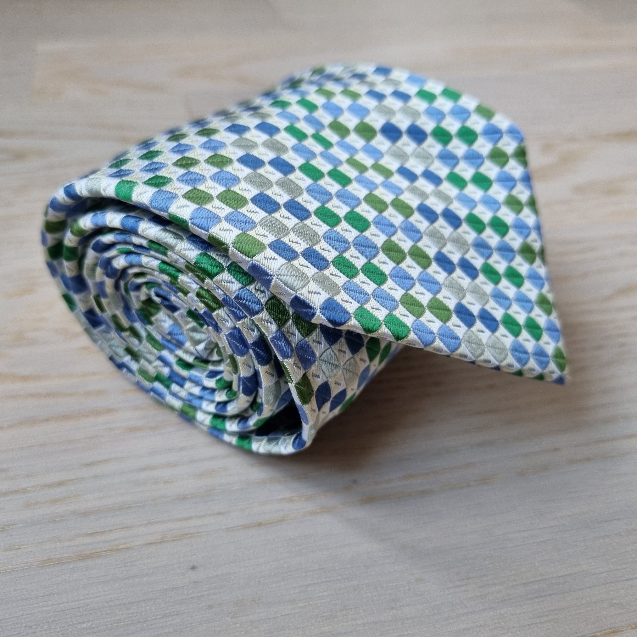 Slips Atlas Design / Rutigt vit/blå/grön / 100.. Köp på Tradera (622629118)