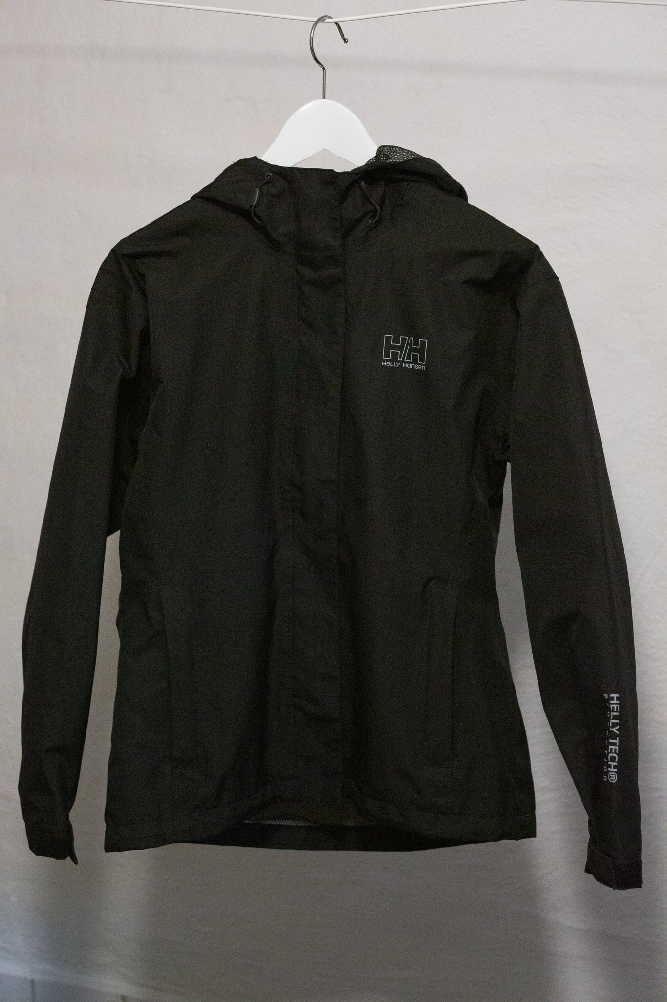 Svart Helly Hansen strl M vattentät regnjackaskaljacka Svart Helly Hansen strl M vattentät regnjackaskaljacka