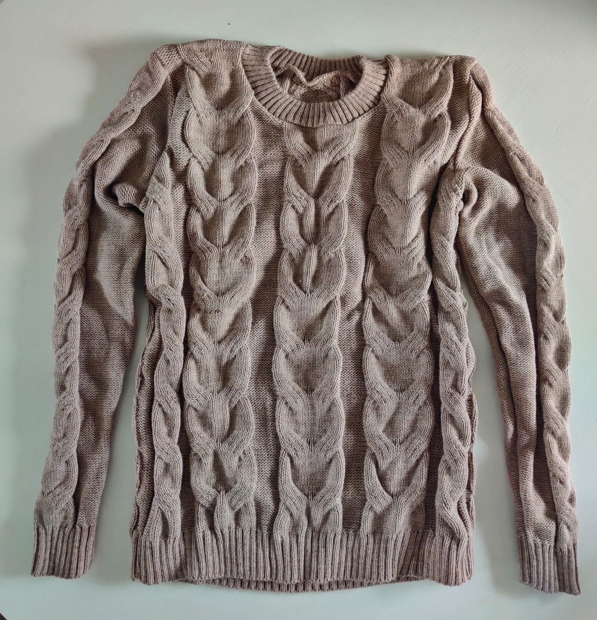 Utförsäljning! Gotländsk handstickad långärmad tröja ljusbrun. 70% ull. M Utförsäljning! Gotländsk handstickad långärmad tröja ljusbrun. 70% ull. M