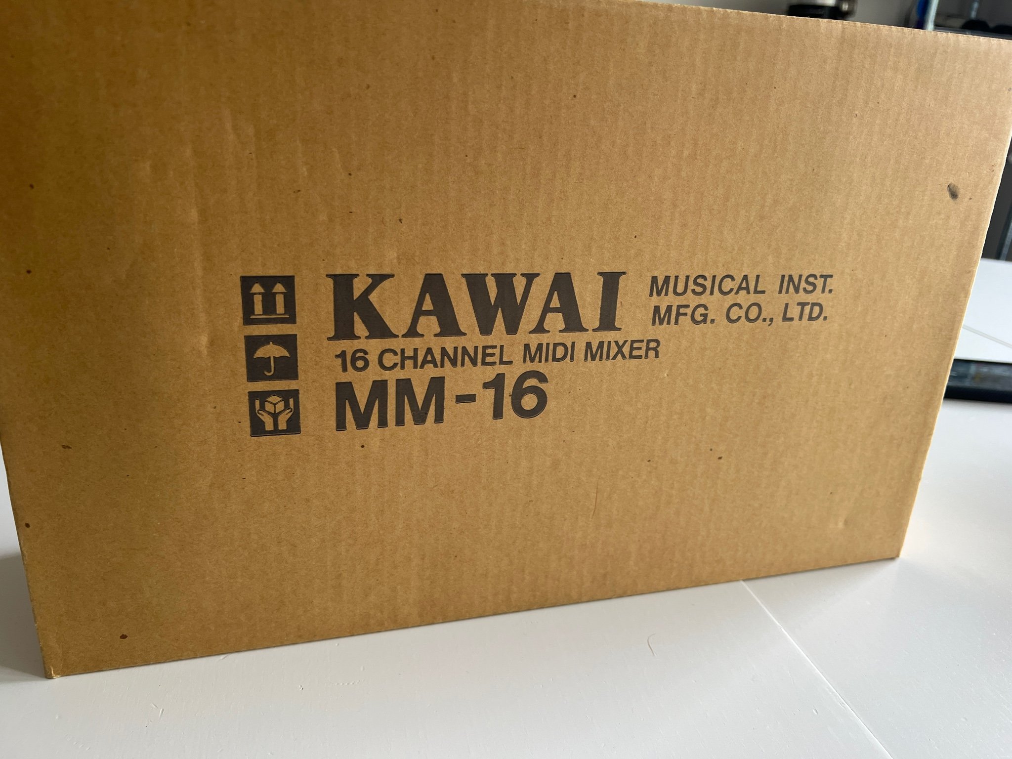 Se produkter som liknar Kawai midi mixer 16 kanaler M.. på Tradera