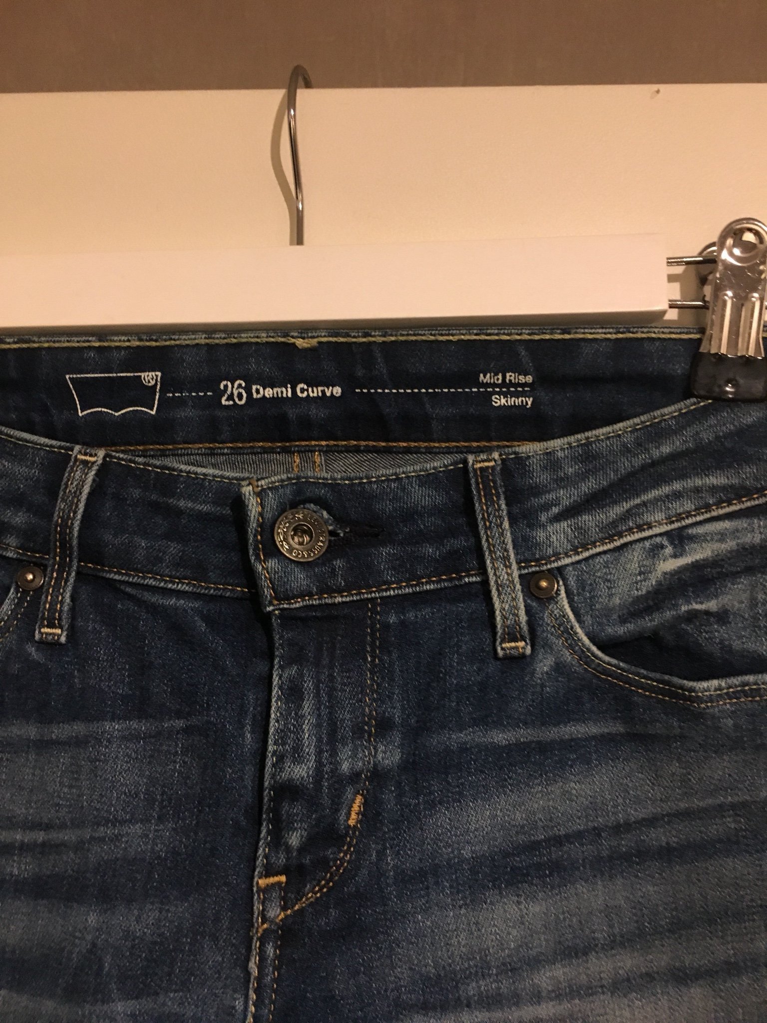 levis 26 demi curve