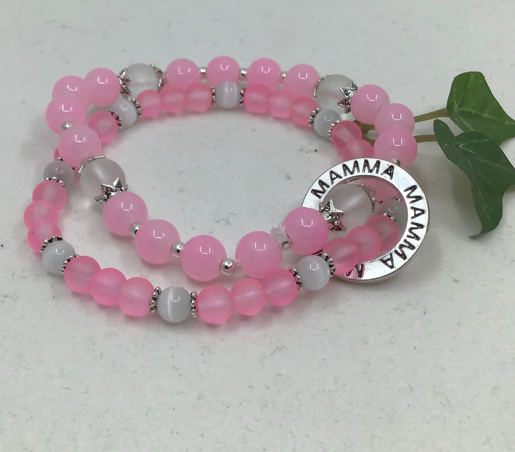Två st rosa armband med budskapsring, text mamma, rosa pärlor, Elastisk, Nya