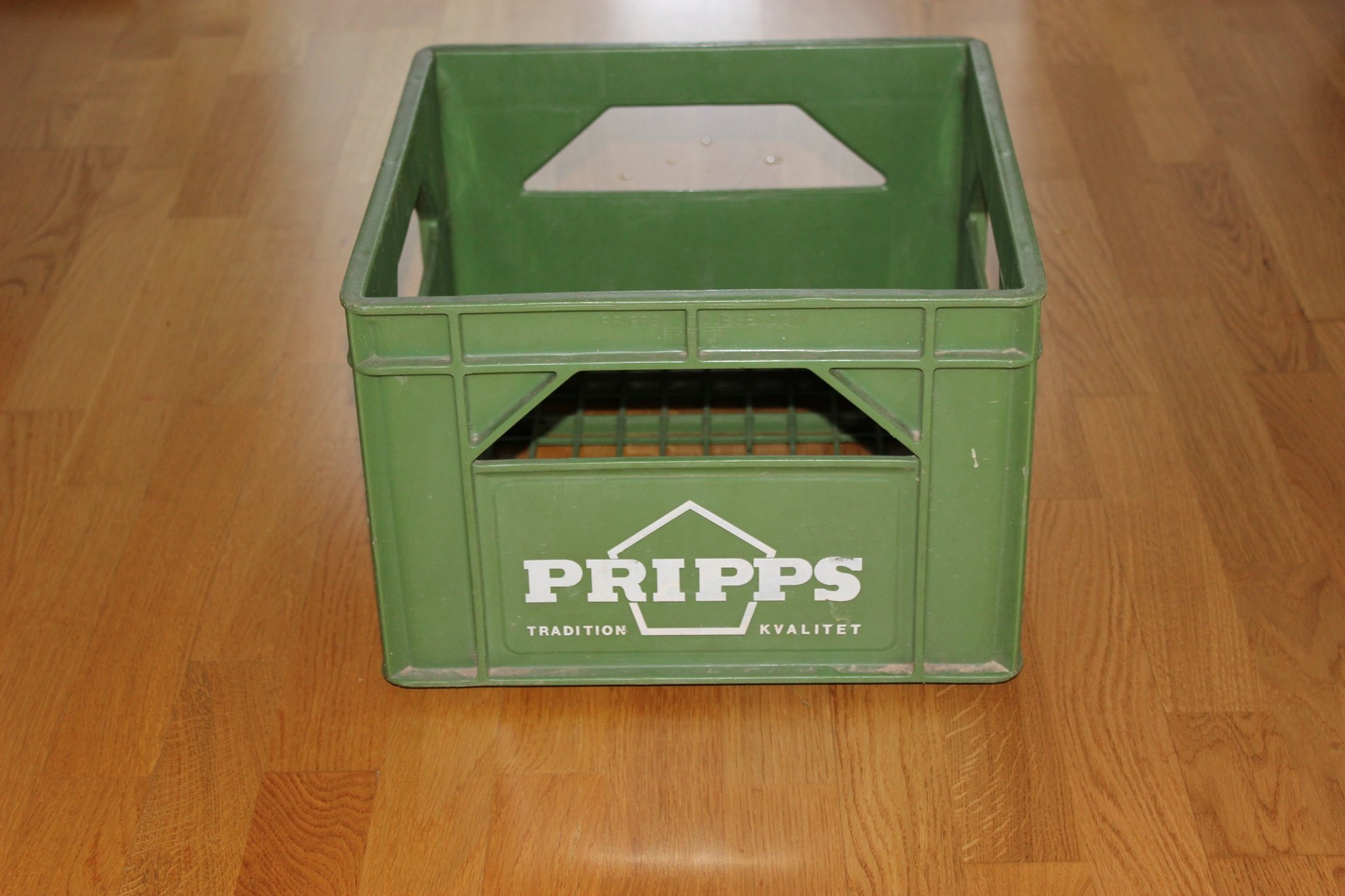 Se produkter som liknar Pripps back, ölback, läskback.. på Tradera