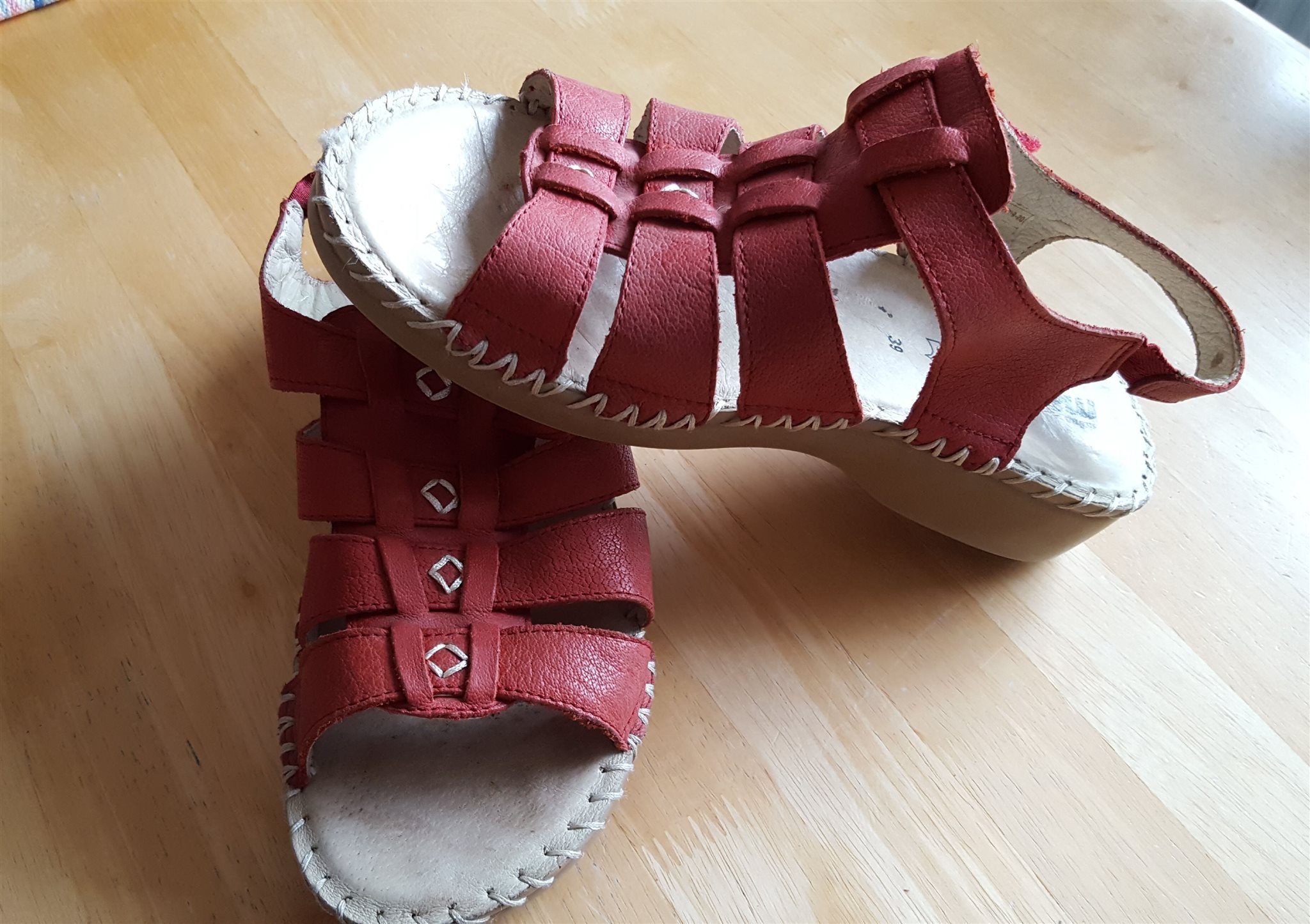 snygga fotriktiga sandaler snygga fotriktiga sandaler