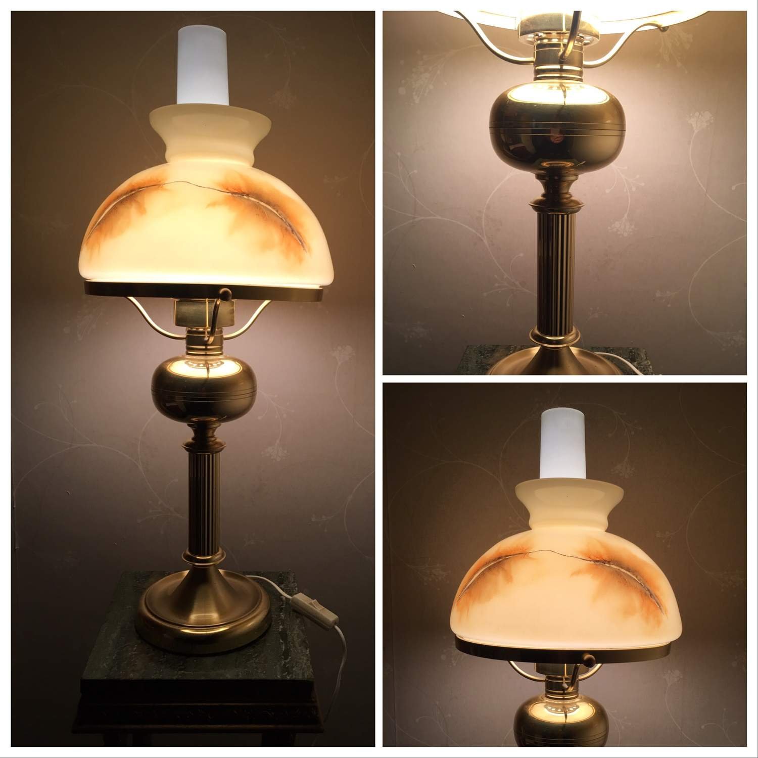 BORDSLAMPA, EWÅ, Värnamo, mässing och glaskupa 1900 talets andra hälft. BORDSLAMPA, EWÅ, Värnamo, mässing och glaskupa 1900 talets andra hälft.