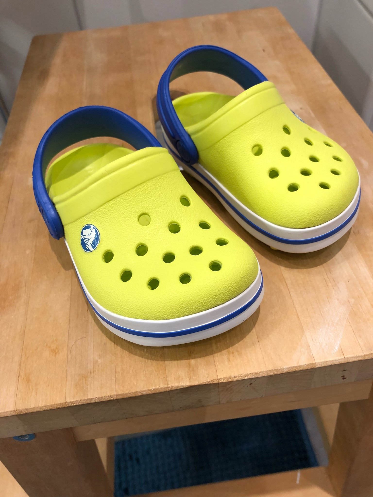 crocs 19