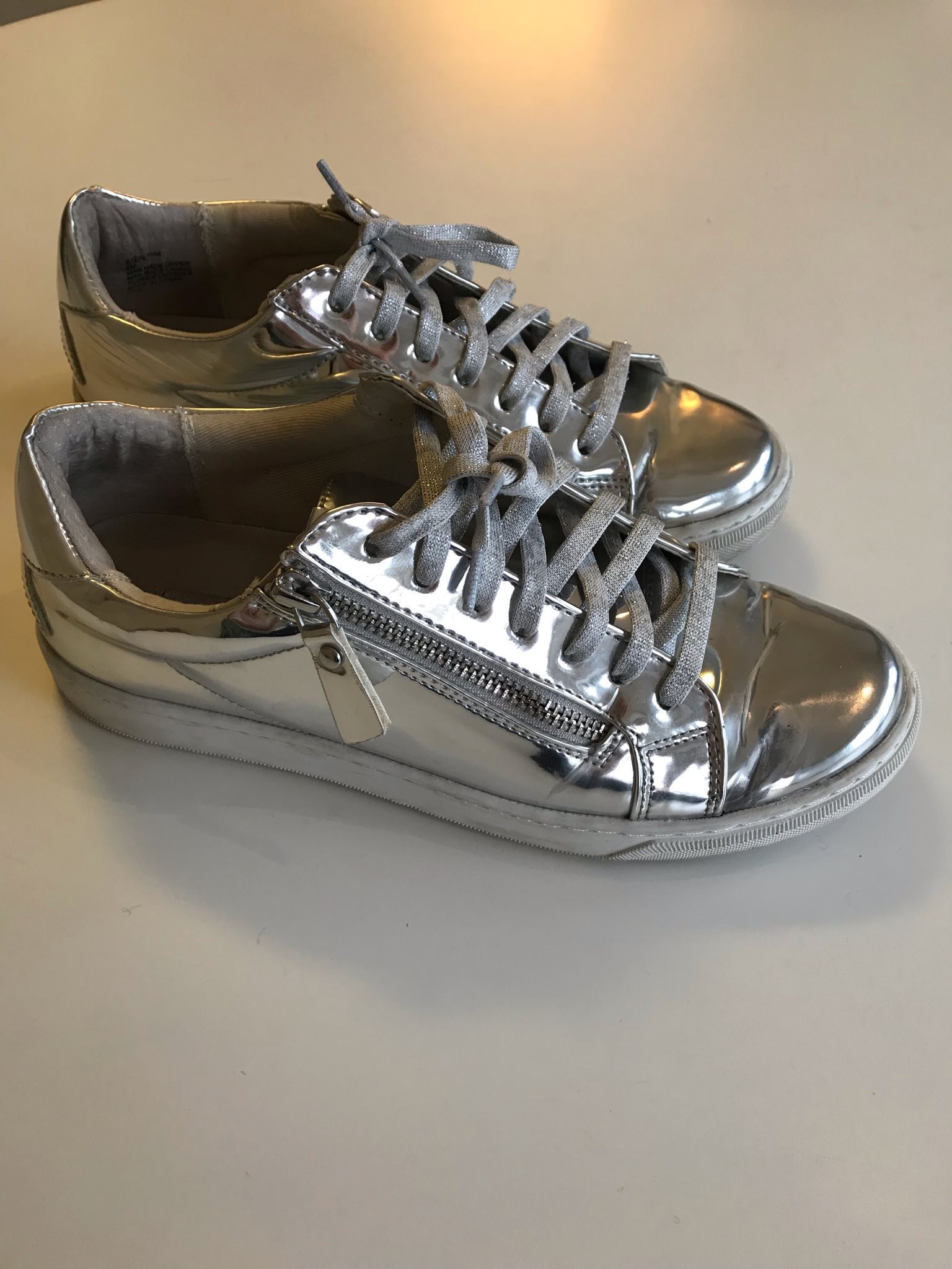 Antagonismo Stratford on Avon Qué Steve Madden silvriga skor, st 38 (328594137) ᐈ Köp på Tradera Antagonismo Stratford on Avon Qué Steve Madden silvriga skor, st 38 (328594137) ᐈ Köp på Tradera