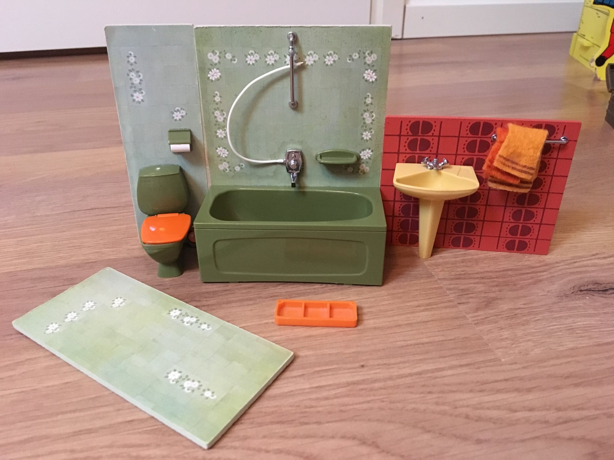 Lundby retro badrumsmöbler på tradera.com lundbyskalan, dockskåp,