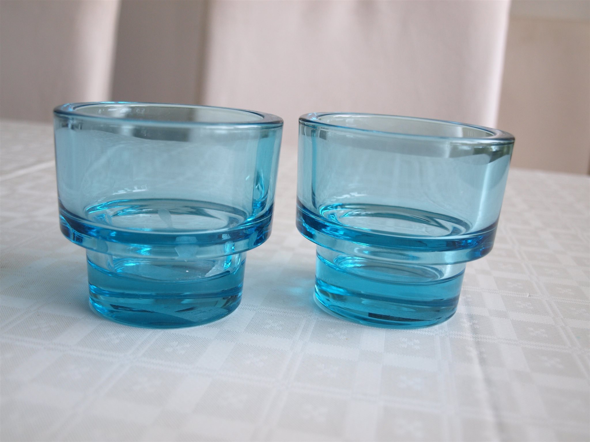 2 ljus lyktor ljusstakar blå glas inredning retro fynd rea vintage