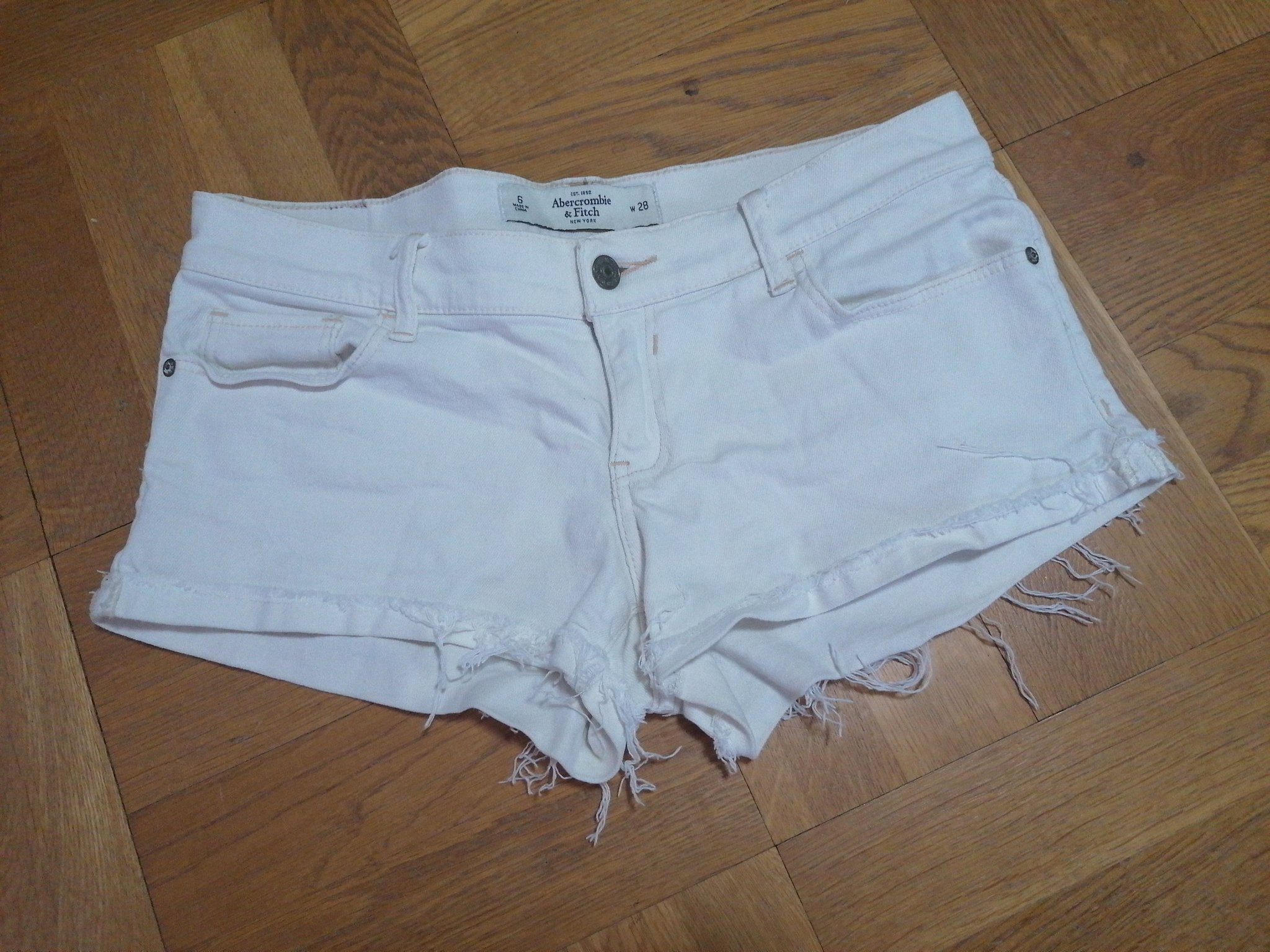 Abercrombie & Fitch vita jeans shorts w28