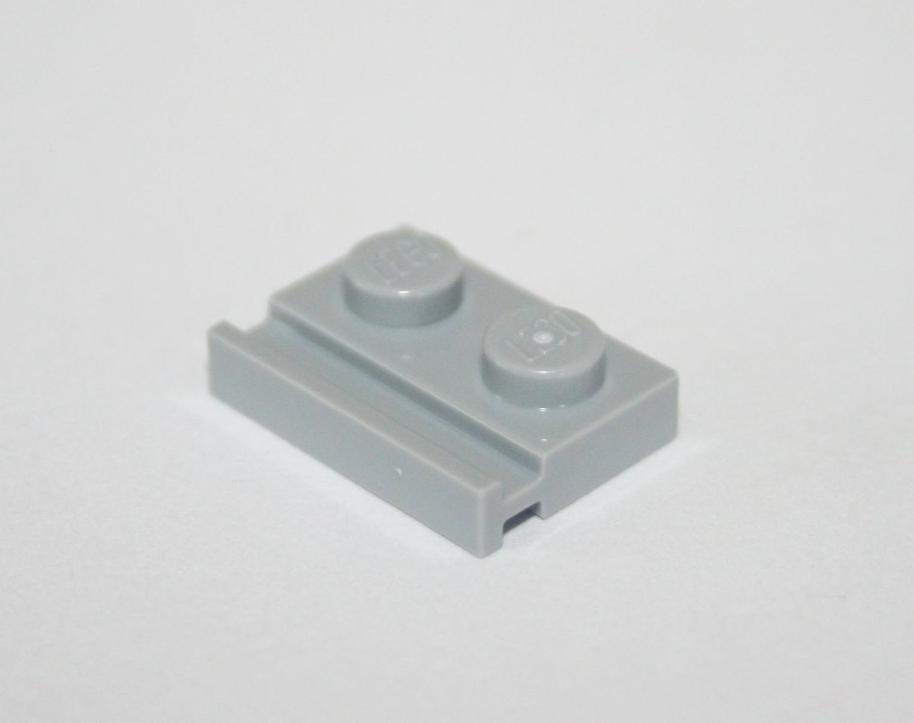 LEGO - Platta - Modifierad - 1x2 - Ljusgrå - 32028 - 4211568