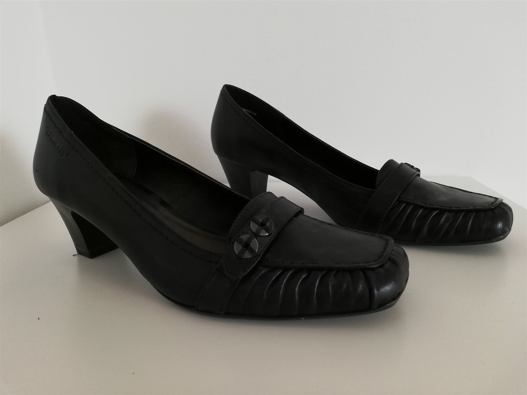 svarta pumps med bred klack svarta pumps med bred klack