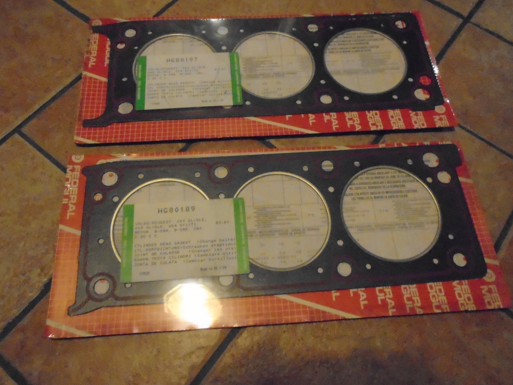 NYA TOPPLOCKSPACKNINGAR - VOLVO 240/264/265/760/765 /780 / 960 /965/PEUGEOT 604