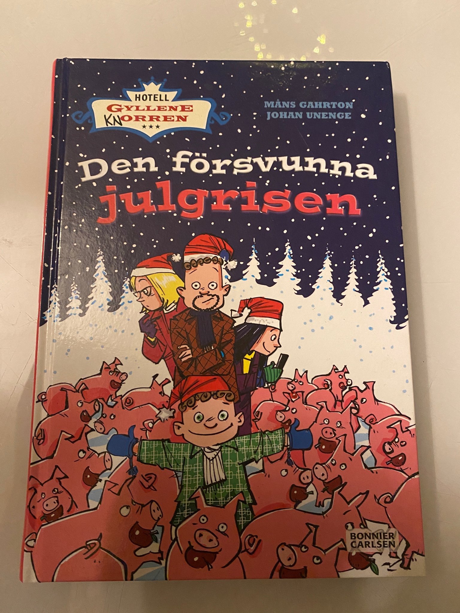 Se produkter som liknar Hotel Gyllene Knorren Den fö.. på Tradera