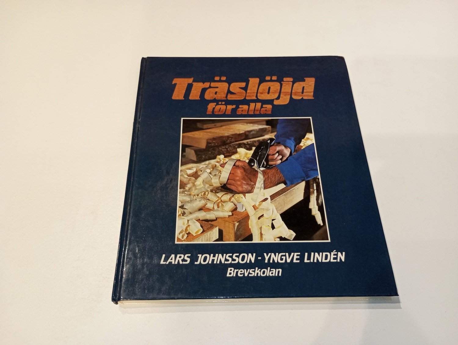 Träslöjd för alla av Lars Johnsson & Yngve Linden Brevskolan inbunden bok 1984 Träslöjd för alla av Lars Johnsson & Yngve Linden Brevskolan inbunden bok 1984