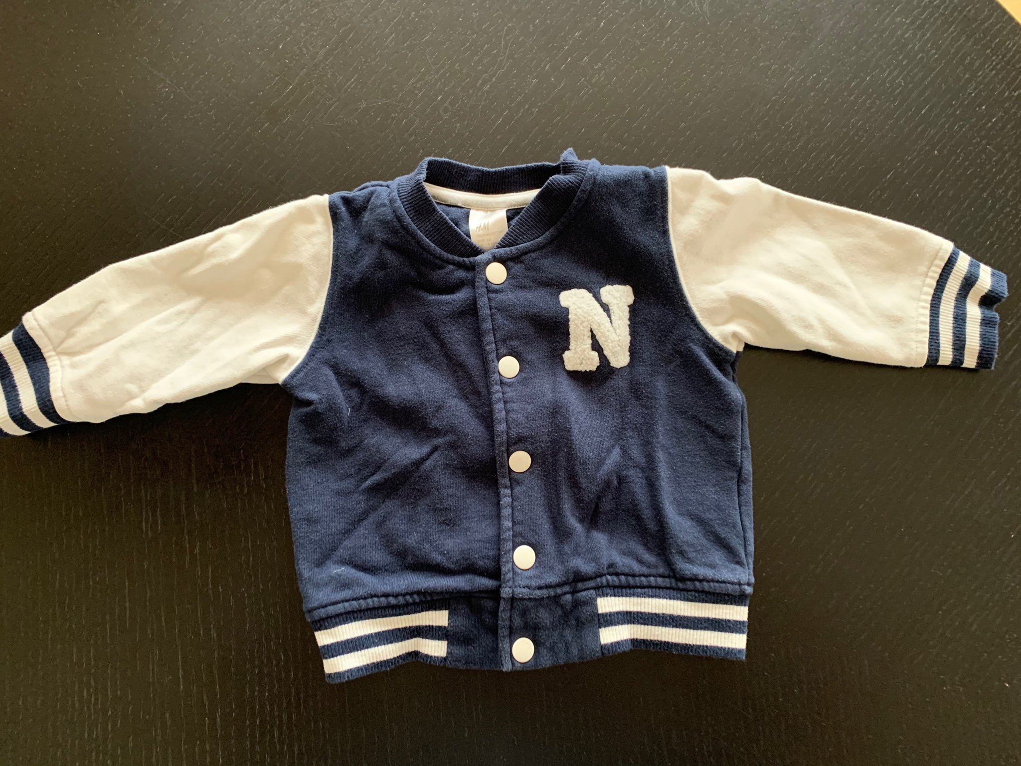 Mjuk Baseball jacka från HM i storlek 68 (408561499) ᐈ Köp på Tradera