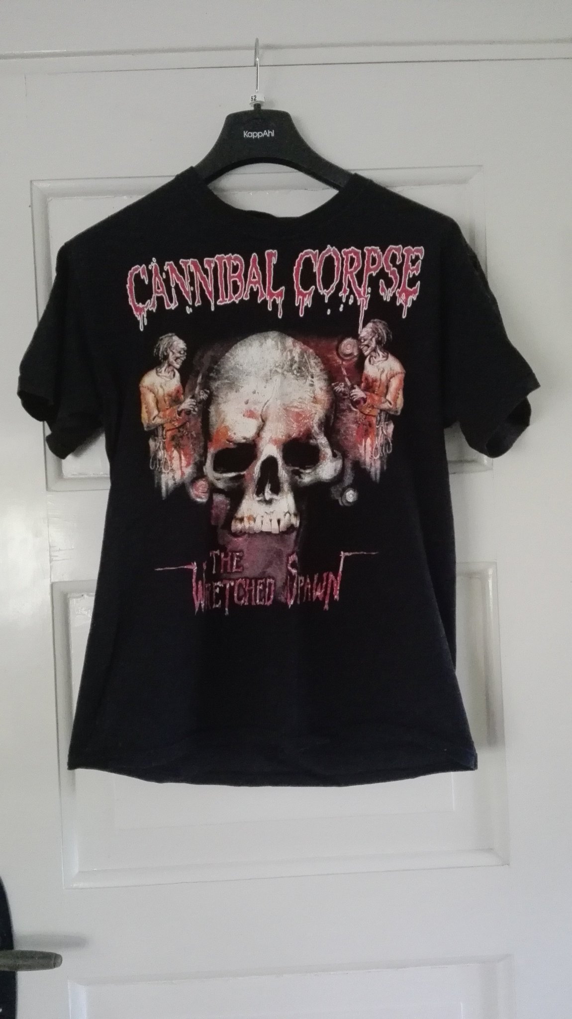 Svart t-shirt i stl L med Cannibal Corpse-tryck