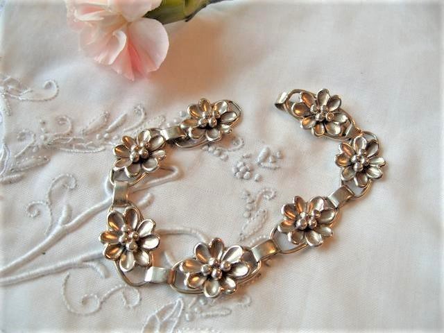 RETRO armband av silver i form av blommor,Gustaf Dahlgren&Co Malmö Vikt: 14,5 g