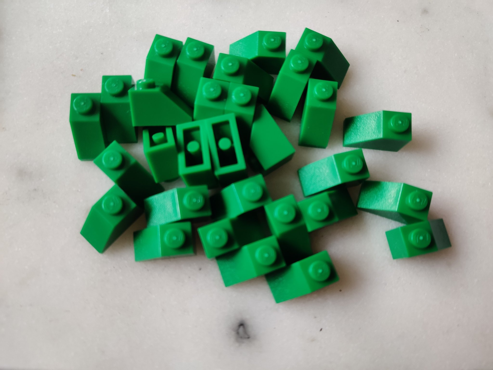 ~~Nya 25st Lego slope green/grön 2x1 auktion 1~~