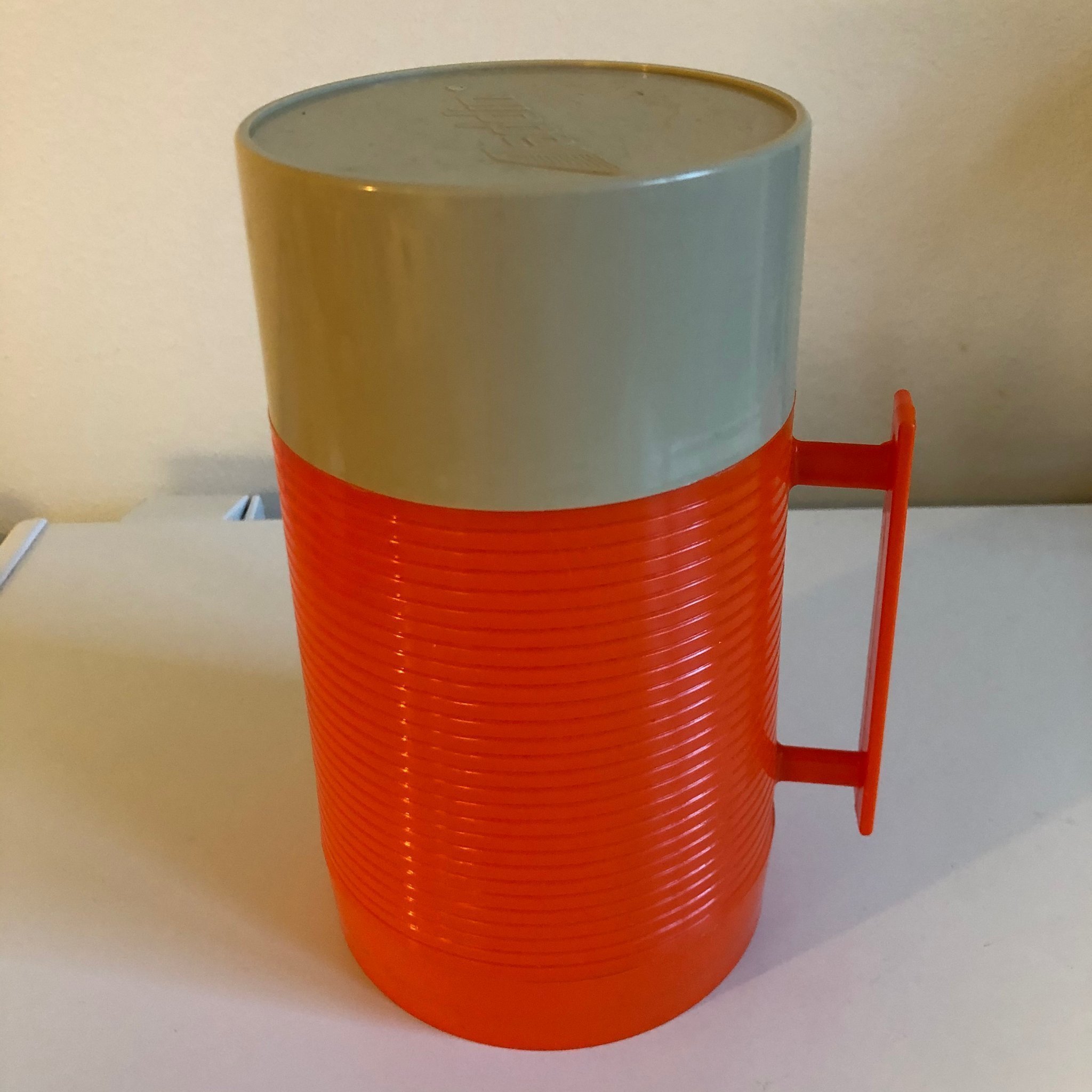 Retro orange plast termos, Alladin, fint skick! Vintage Retro orange plast termos, Alladin, fint skick! Vintage