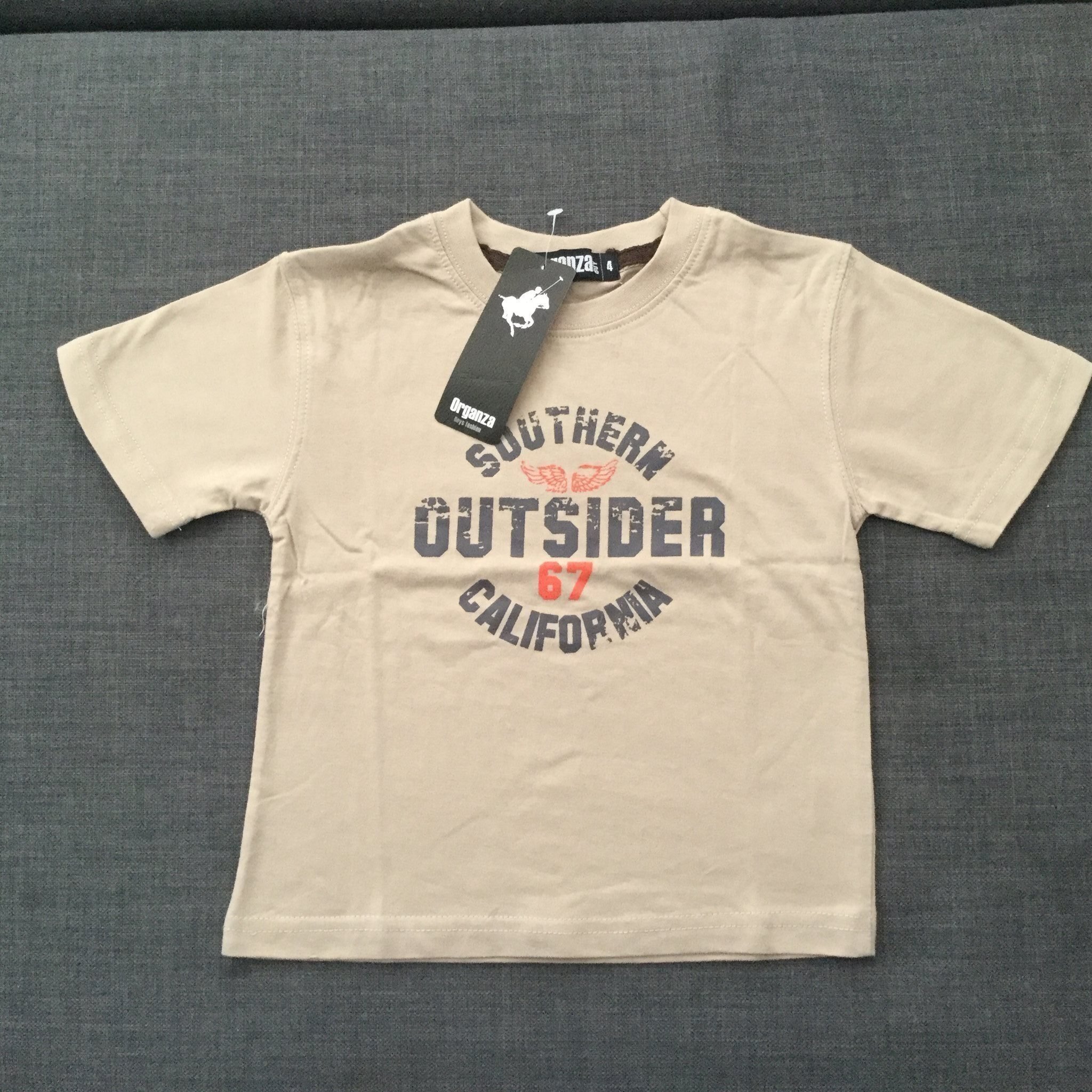 Helt ny brun t-shirt med tryck från Organza. Storlek 98/104.