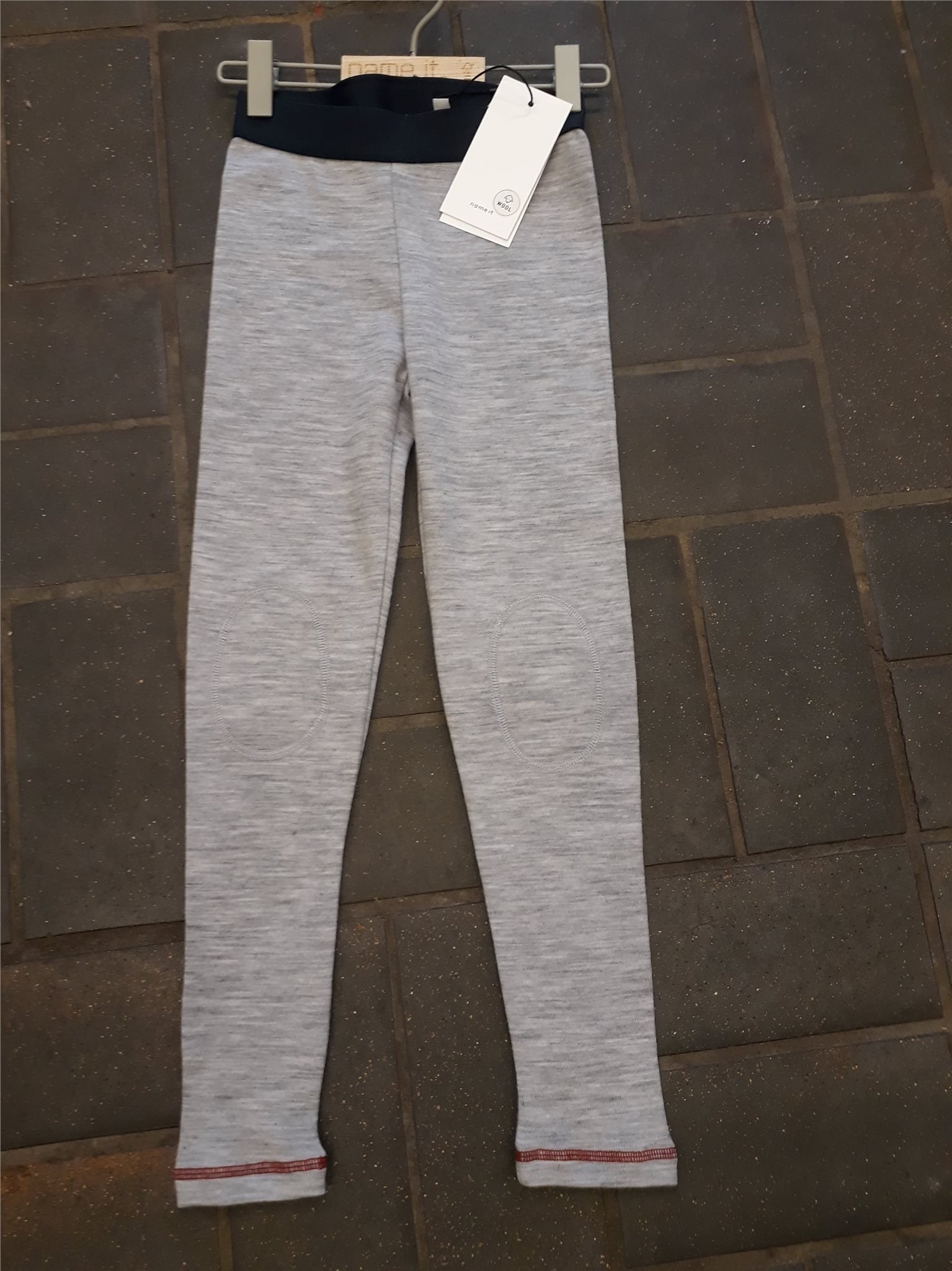 Nike Dri Fit, Träningsbyxor, Strl: 147 158, SvartFlerfärgad Nike Dri Fit, Träningsbyxor, Strl: 147 158, SvartFlerfärgad