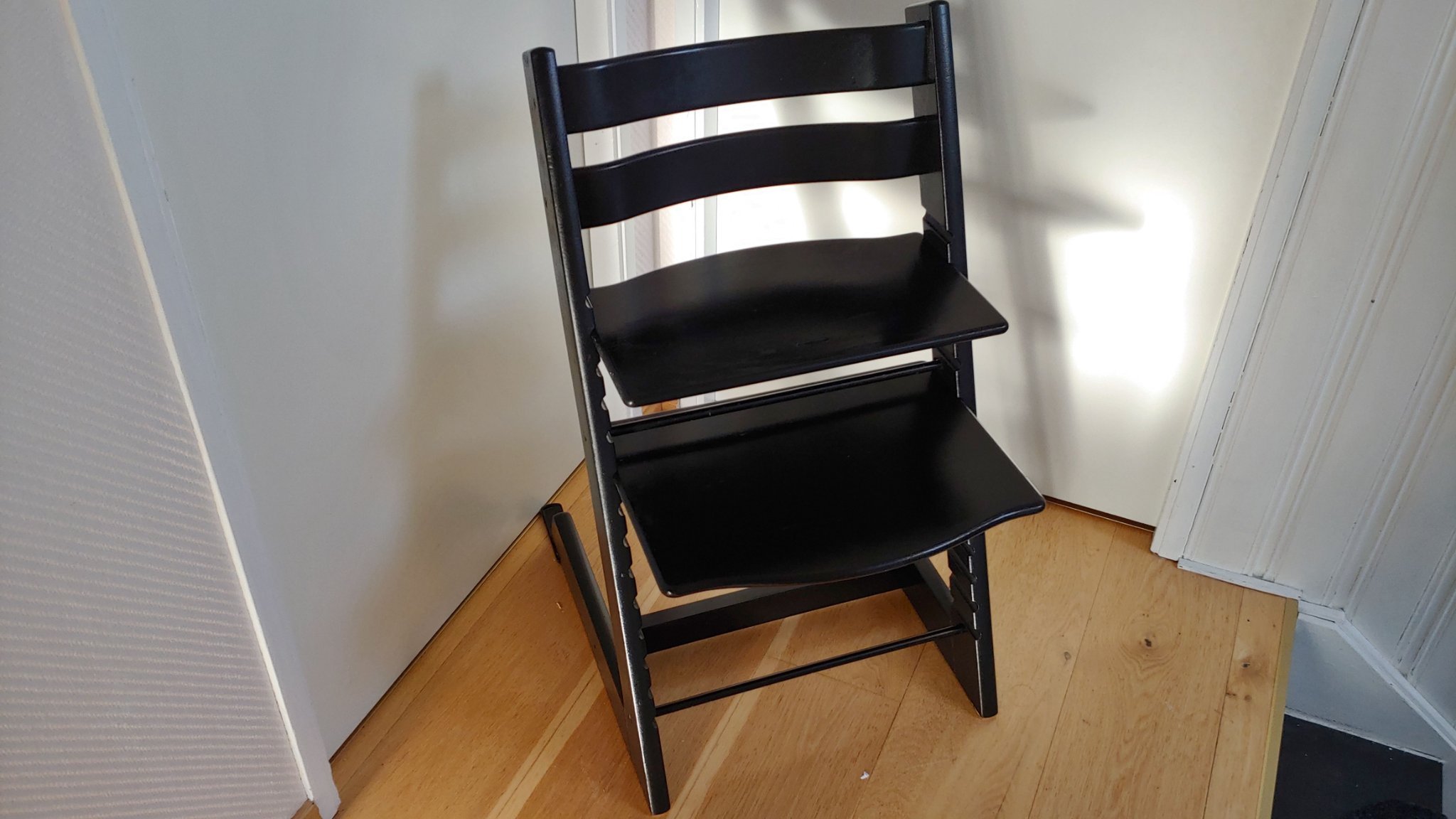 STOKKE TRIPP TRAPP barnstol svart nyare modell 2010 STOKKE TRIPP TRAPP barnstol svart nyare modell 2010