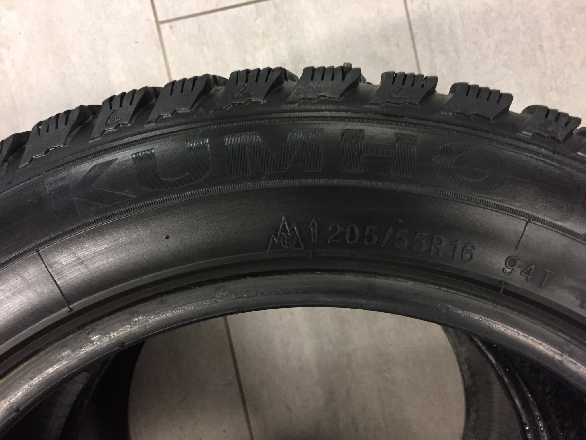 Vinterdäck Kumho 205/55 R16 X 2 st (340251644) ᐈ Köp på Tradera