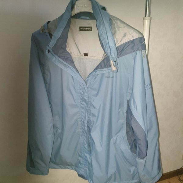 Fin regn/vindjacka fr Graghoppers med liten väska, st42/44